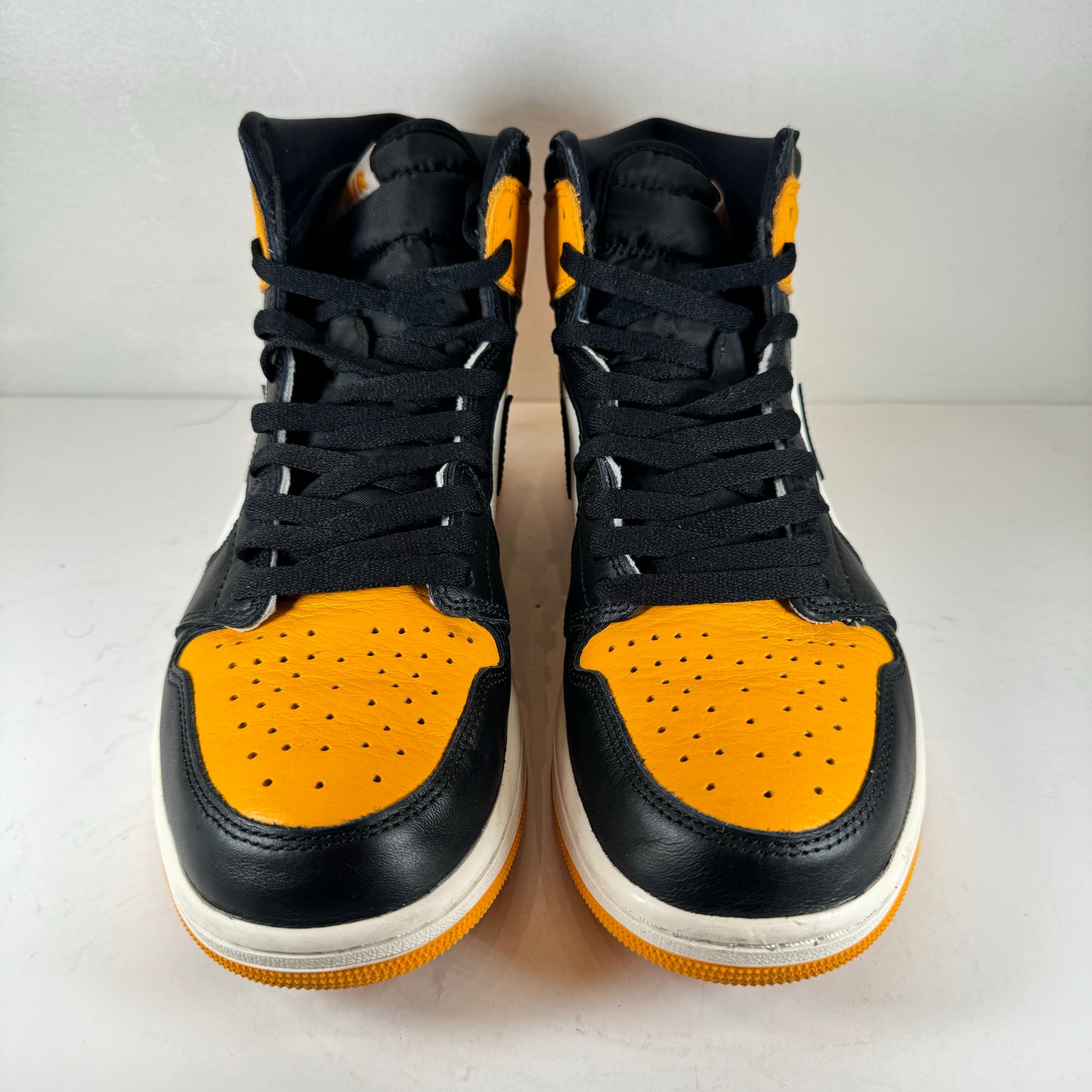 555088 711 Jordan 1 Retro High OG Yellow Toe [USED] - 10.5 M (Used)