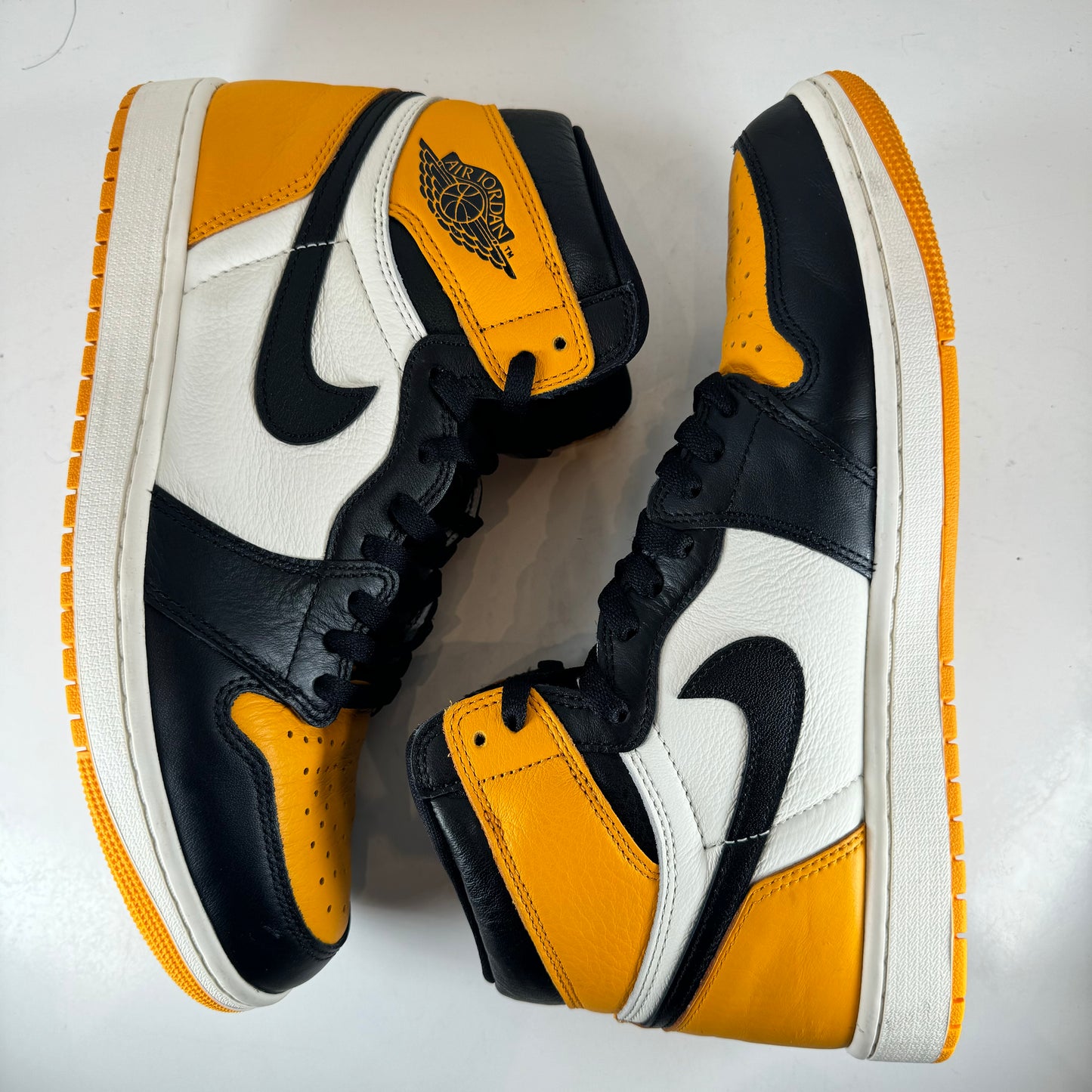 555088 711 Jordan 1 Retro High OG Yellow Toe [USED] - 10.5 M (Used)