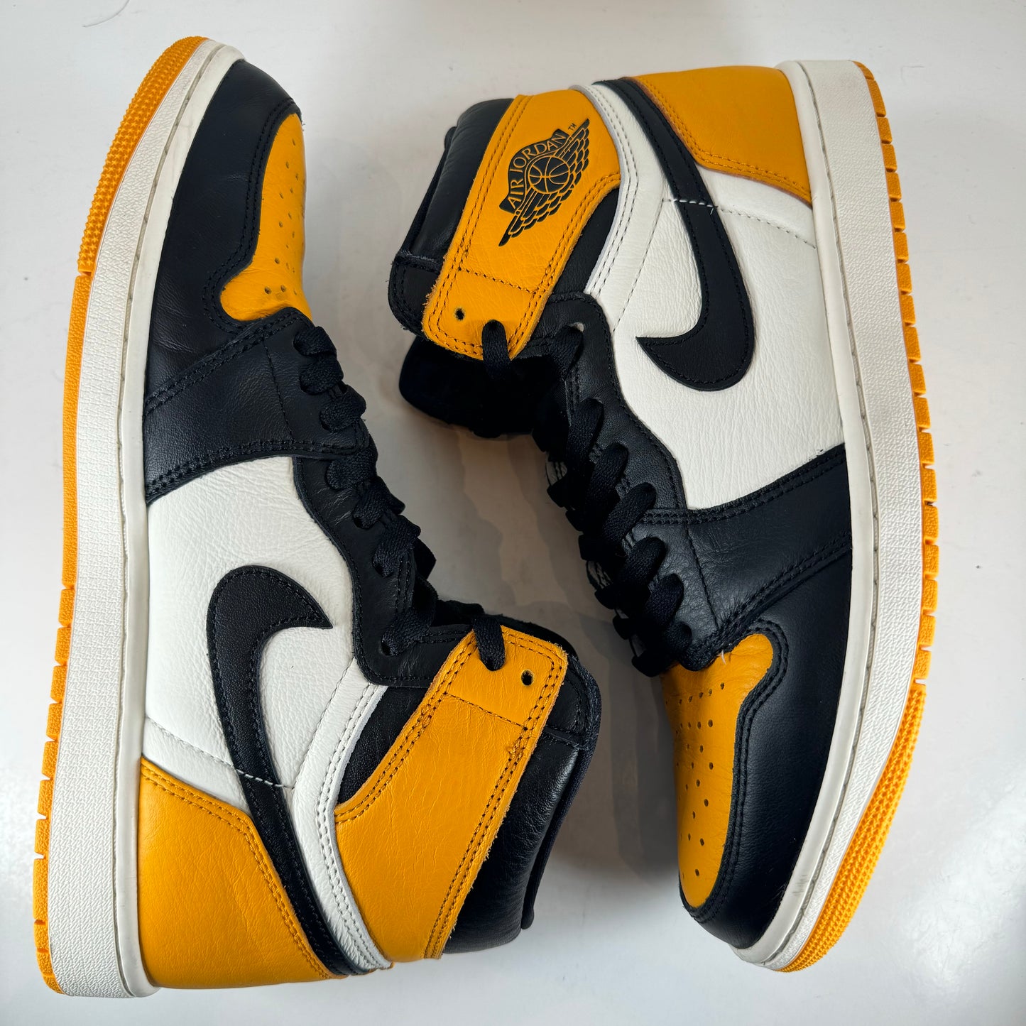 555088 711 Jordan 1 Retro High OG Yellow Toe [USED] - 10.5 M (Used)