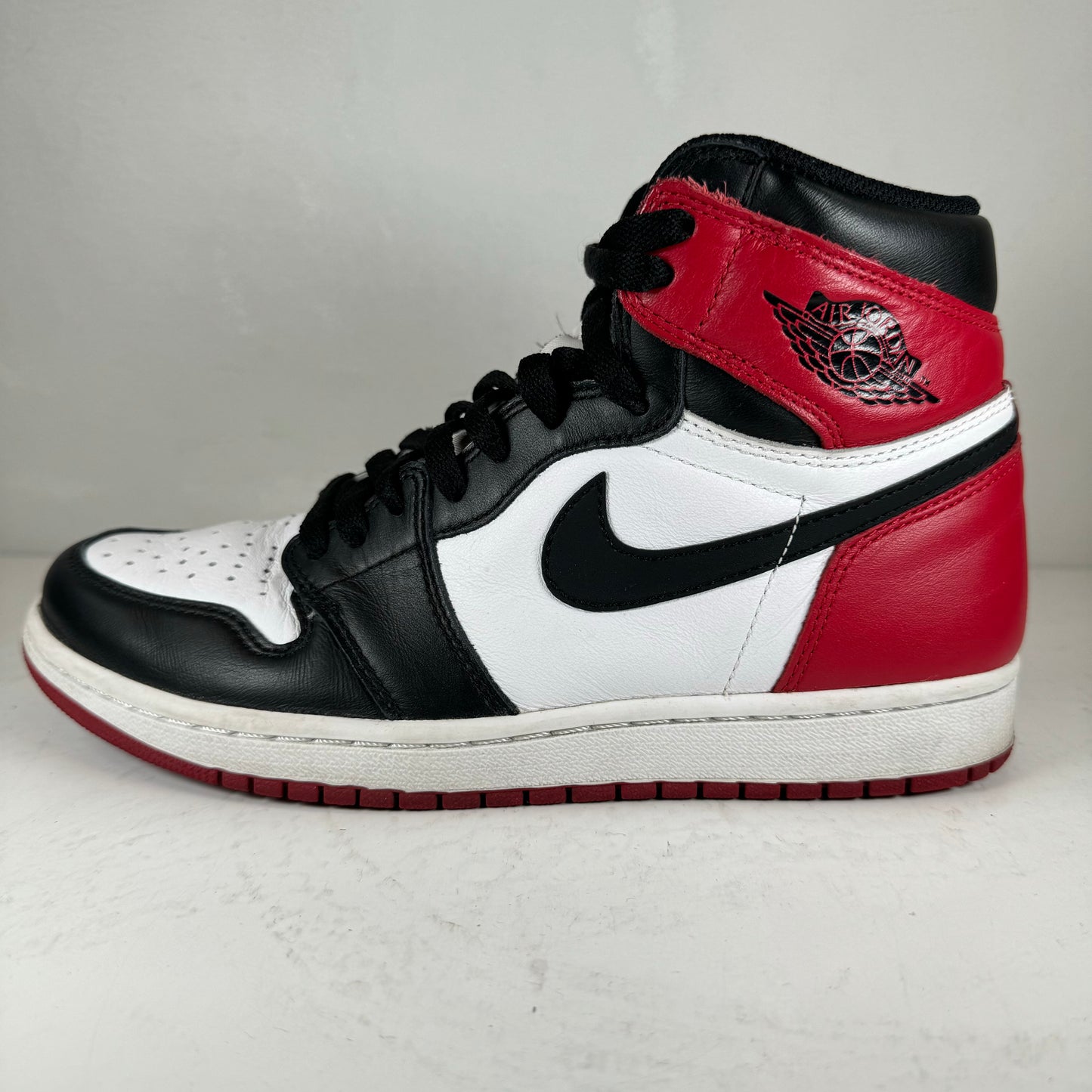 555088 125 Jordan 1 Retro Black Toe (2016) [USED] - 8 M (Used)