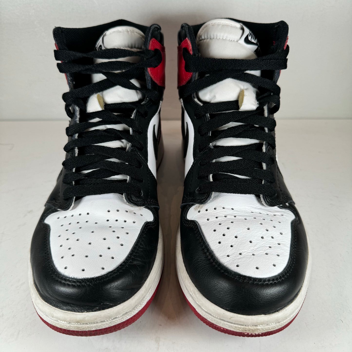 555088 125 Jordan 1 Retro Black Toe (2016) [USED] - 8 M (Used)