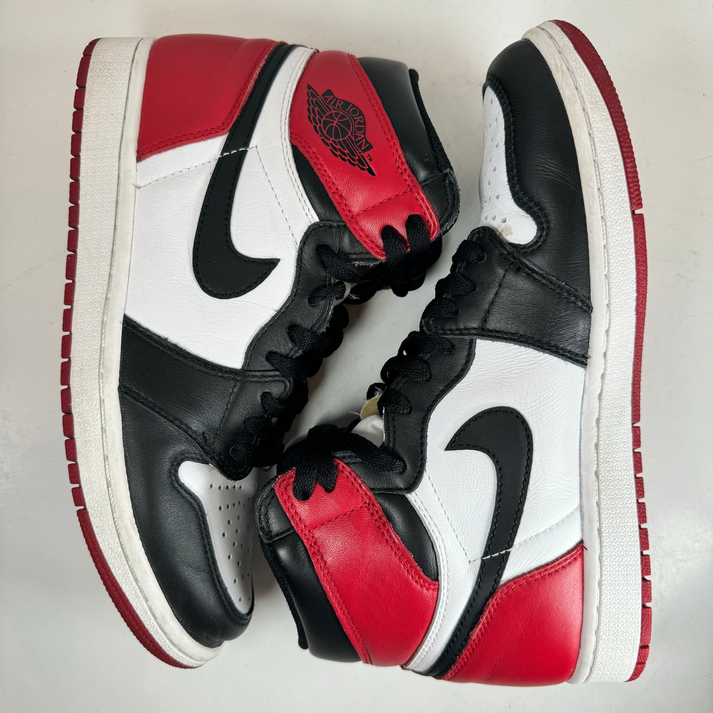 555088 125 Jordan 1 Retro Black Toe (2016) [USED] - 8 M (Used)