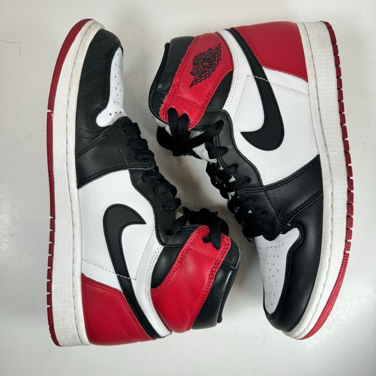 555088 125 Jordan 1 Retro Black Toe (2016) [USED] - 8 M (Used)