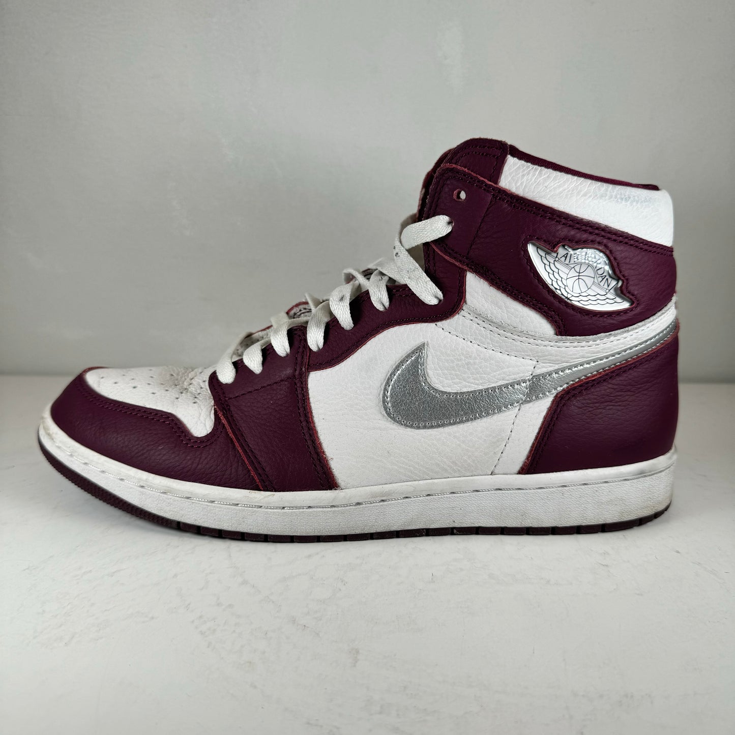 555088 611 Jordan 1 Retro High OG Bordeaux [USED] - 10.5 M (Used)