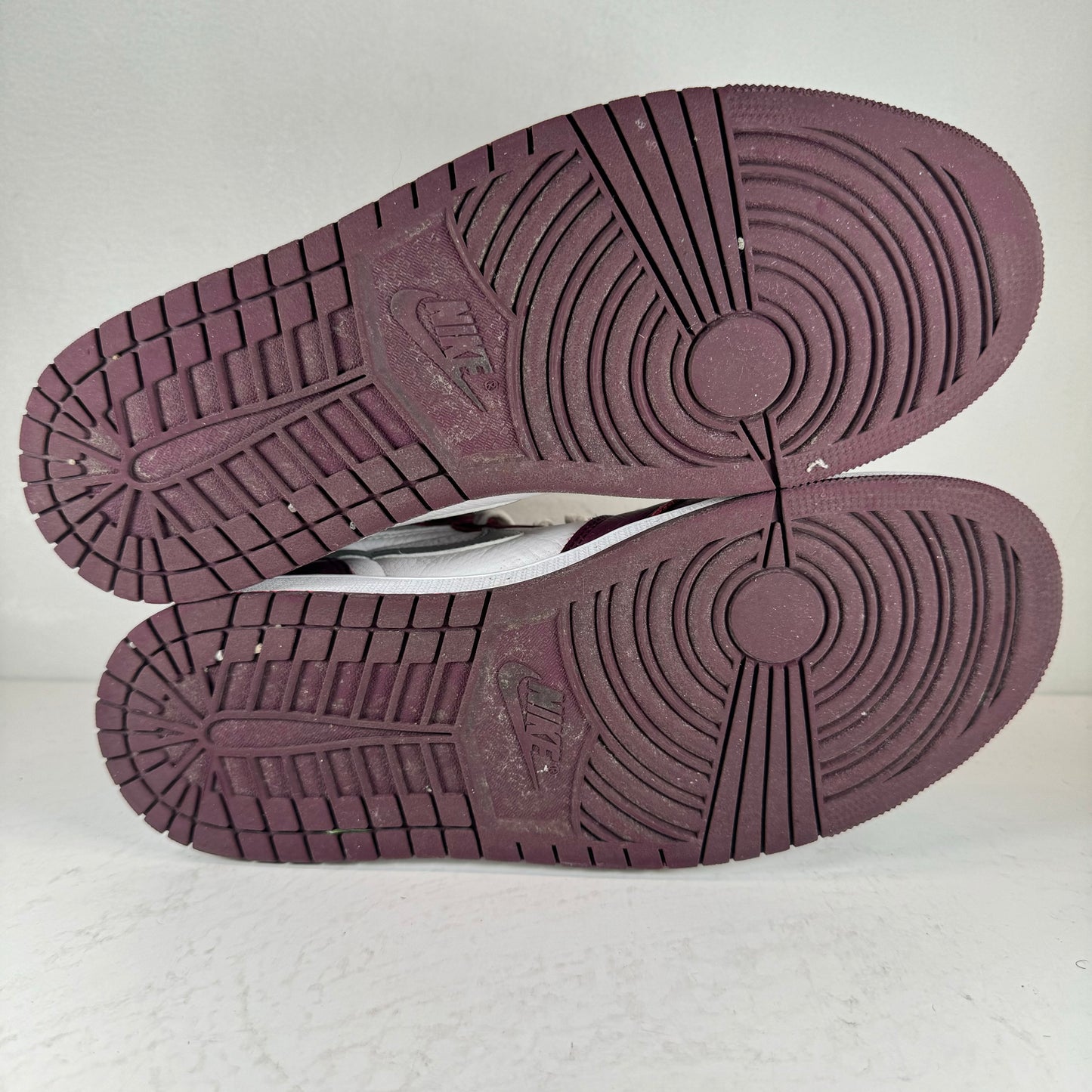 555088 611 Jordan 1 Retro High OG Bordeaux [USED] - 10.5 M (Used)