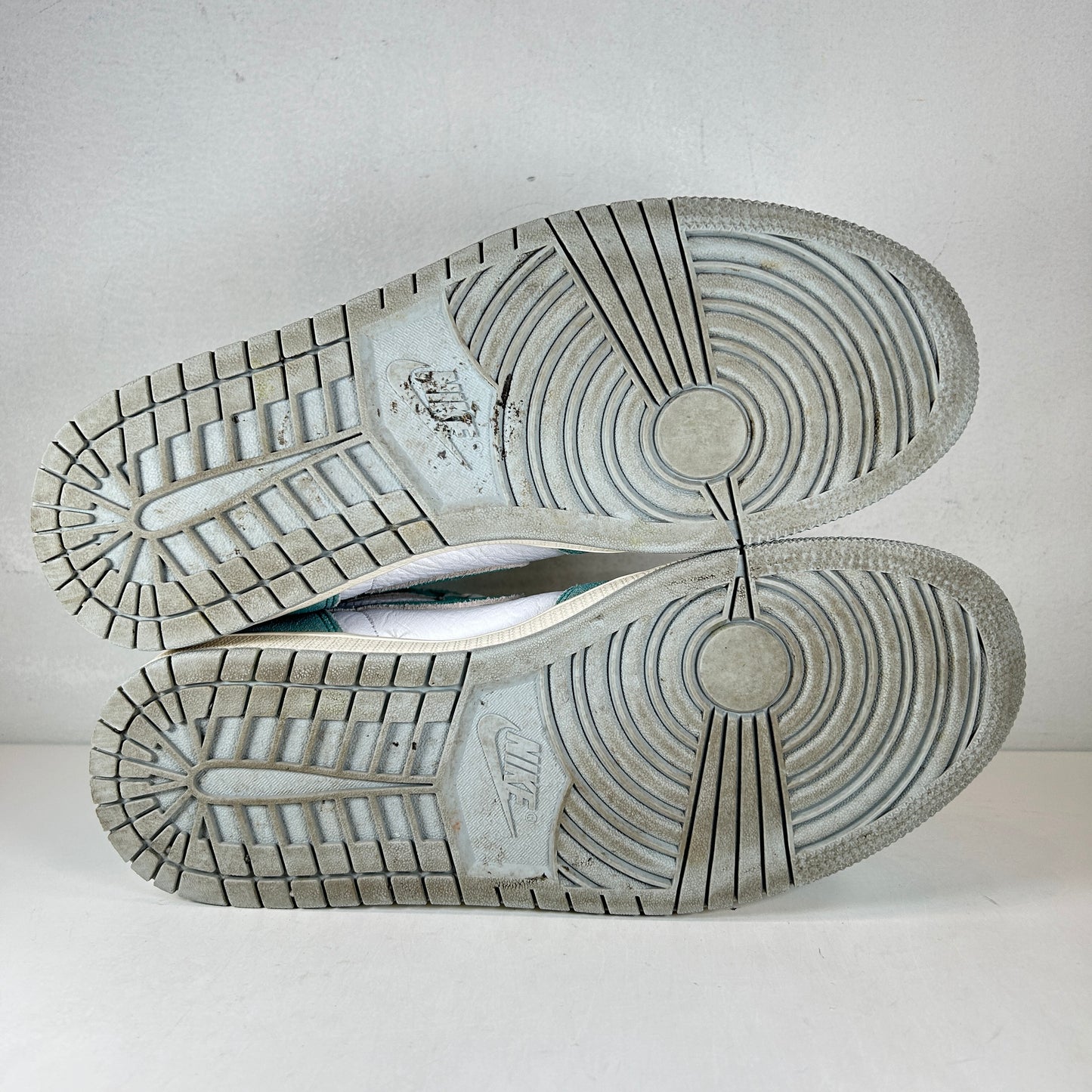 555088 311 Jordan 1 Retro High Turbo Green [USED] - 10 M (Used) (No Box)