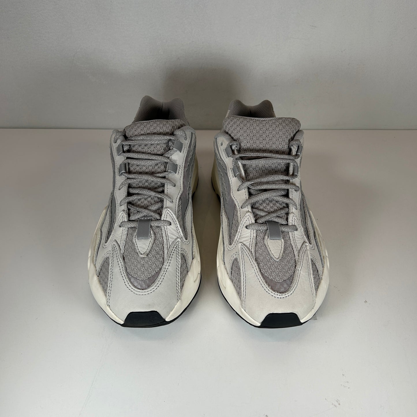 EF2829 Yeezy 700 Estático