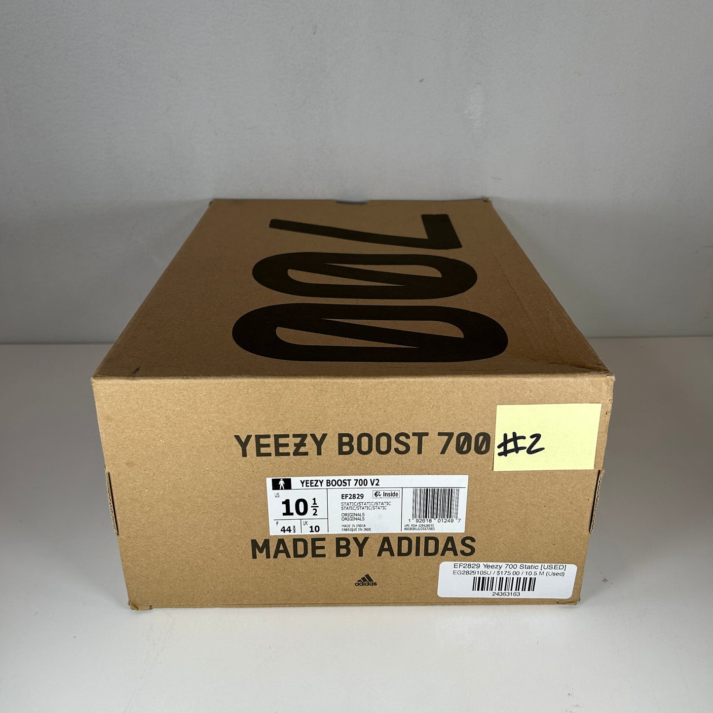 EF2829 Yeezy 700 Estático