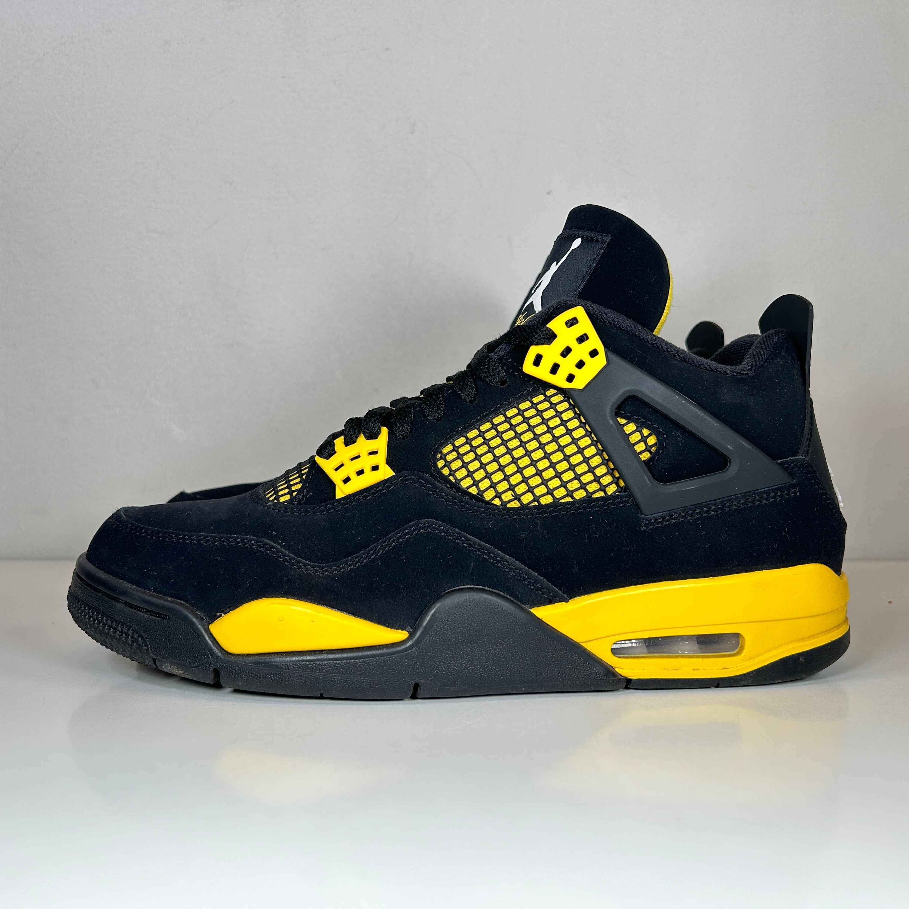 DH6927 017 Jordan 4 Retro Thunder [USED] - 11 M (Used) – DISTRICT ONE NY