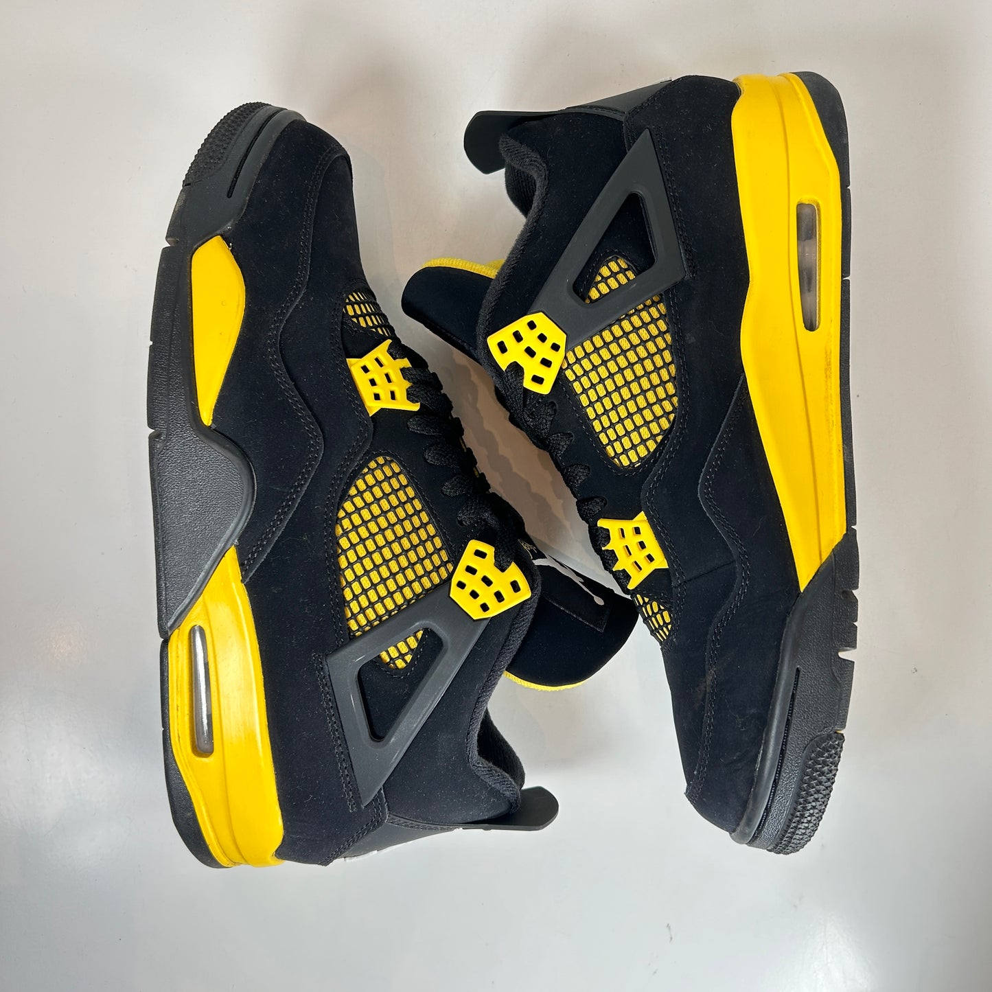 DH6927 017 Jordan 4 Retro Thunder [USED] - 11 M (Used)