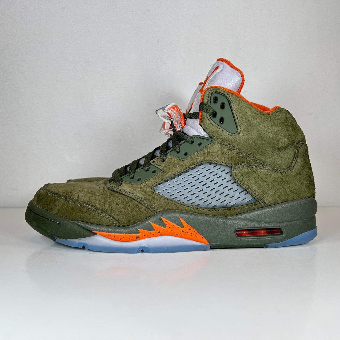 DD0587 308 Jordan 5 Retro Olive (2024) [USED] - 12 M (Used)