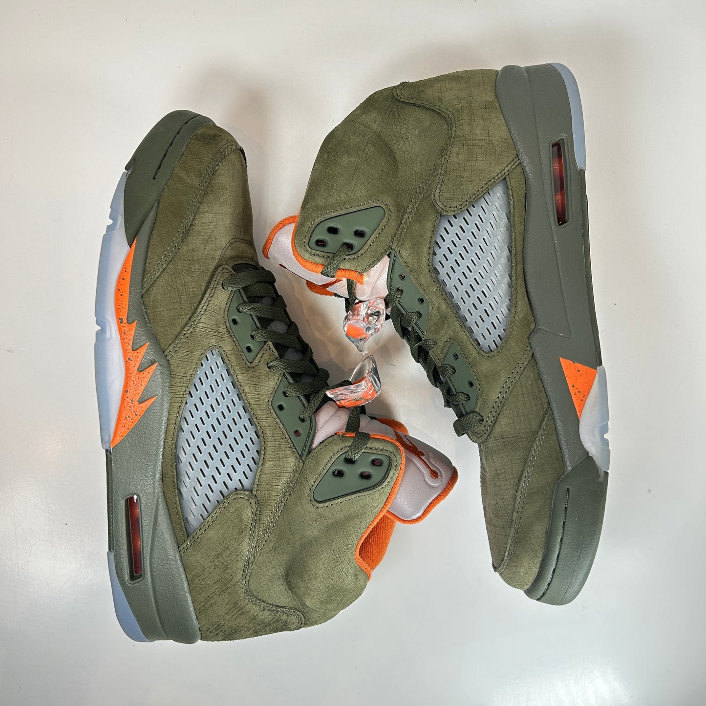 DD0587 308 Jordan 5 Retro Olive (2024) [USED] - 12 M (Used)