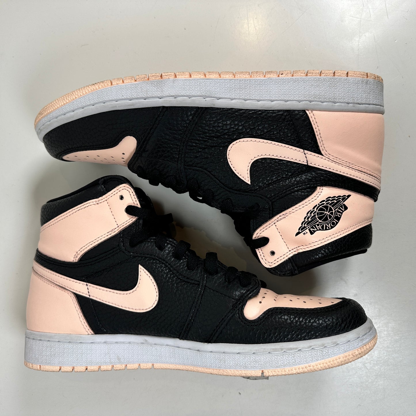 555088 081 Jordan 1 Tinte carmesí