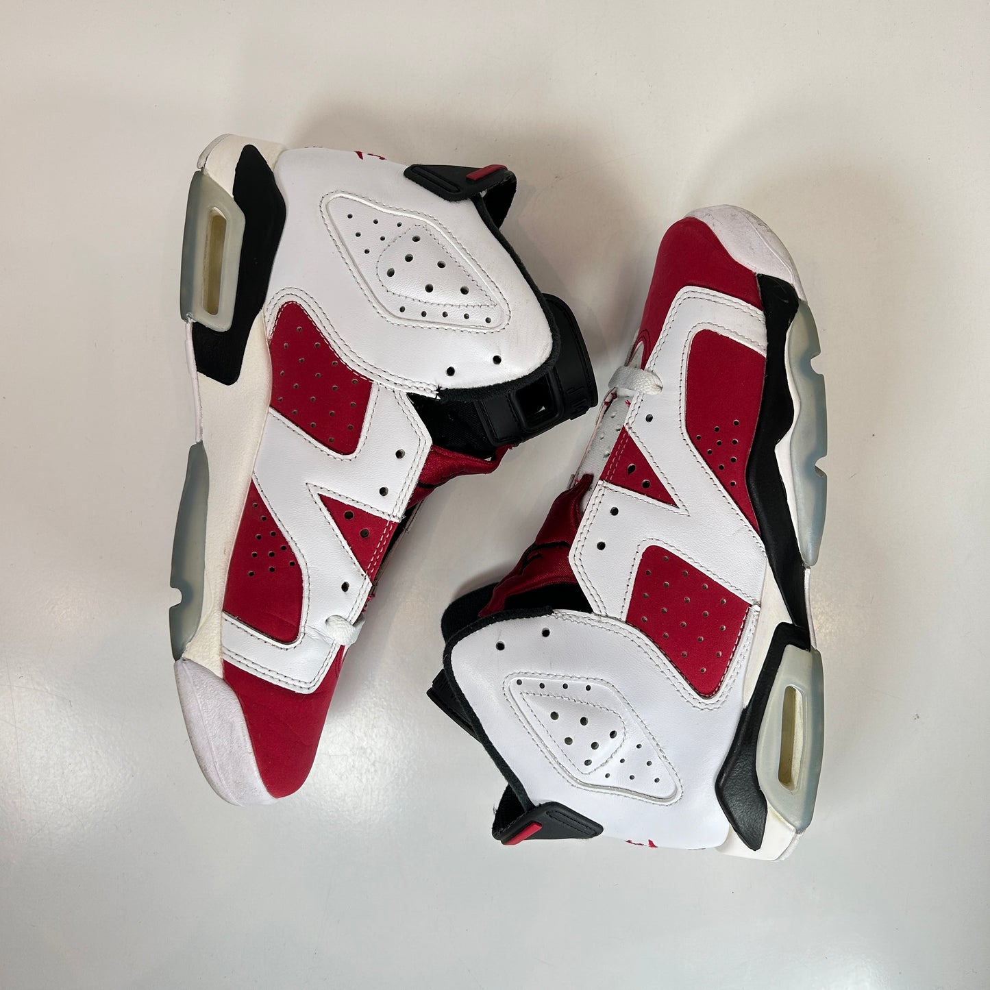 384665 106 Jordan 6 Retro Carmine (2021) (GS) [USED] - 6 Y (Used)