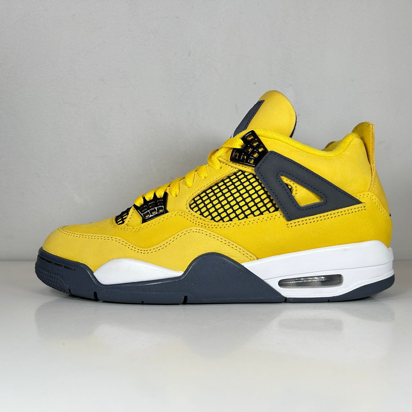 CT8527 700 Jordan 4 Retro Lightning (2021) [USED] - 10 M (Used)