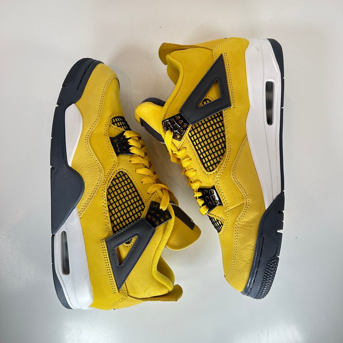 CT8527 700 Jordan 4 Retro Lightning (2021) [USED] - 10 M (Used)