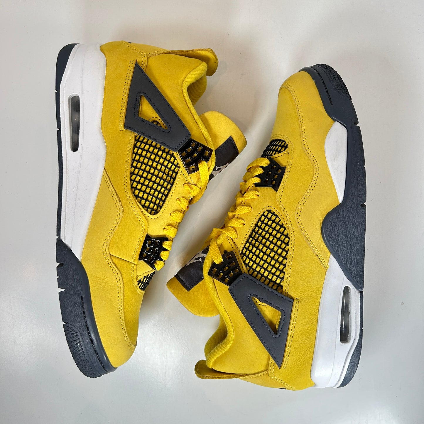 CT8527 700 Jordan 4 Retro Lightning (2021) [USED] - 10 M (Used)