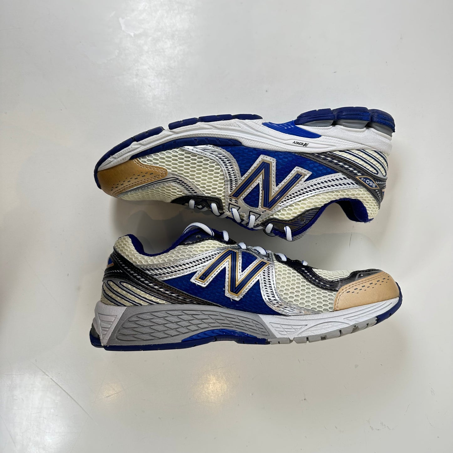 ML860AM2 New Balance 860v2 Aime León Doré Azul