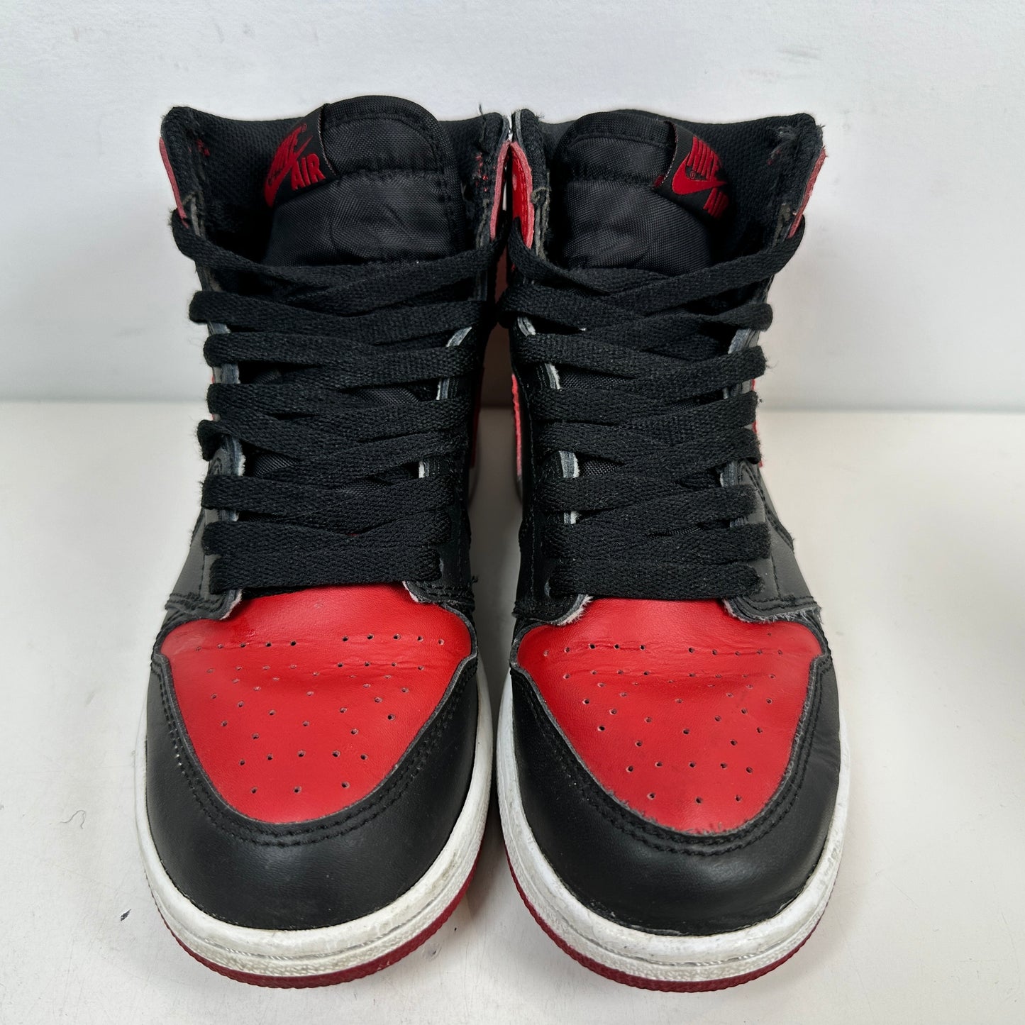 575441 001 Jordan 1 Retro Bred Banned (2016) (GS) [USED] - 4 Y (Used)