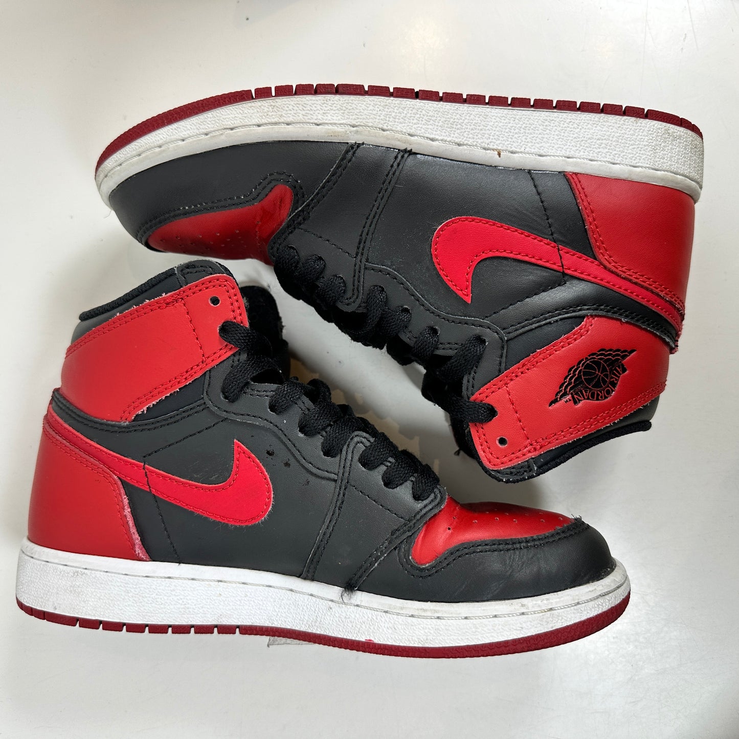 575441 001 Jordan 1 Retro Bred Banned (2016) (GS) [USED] - 4 Y (Used)