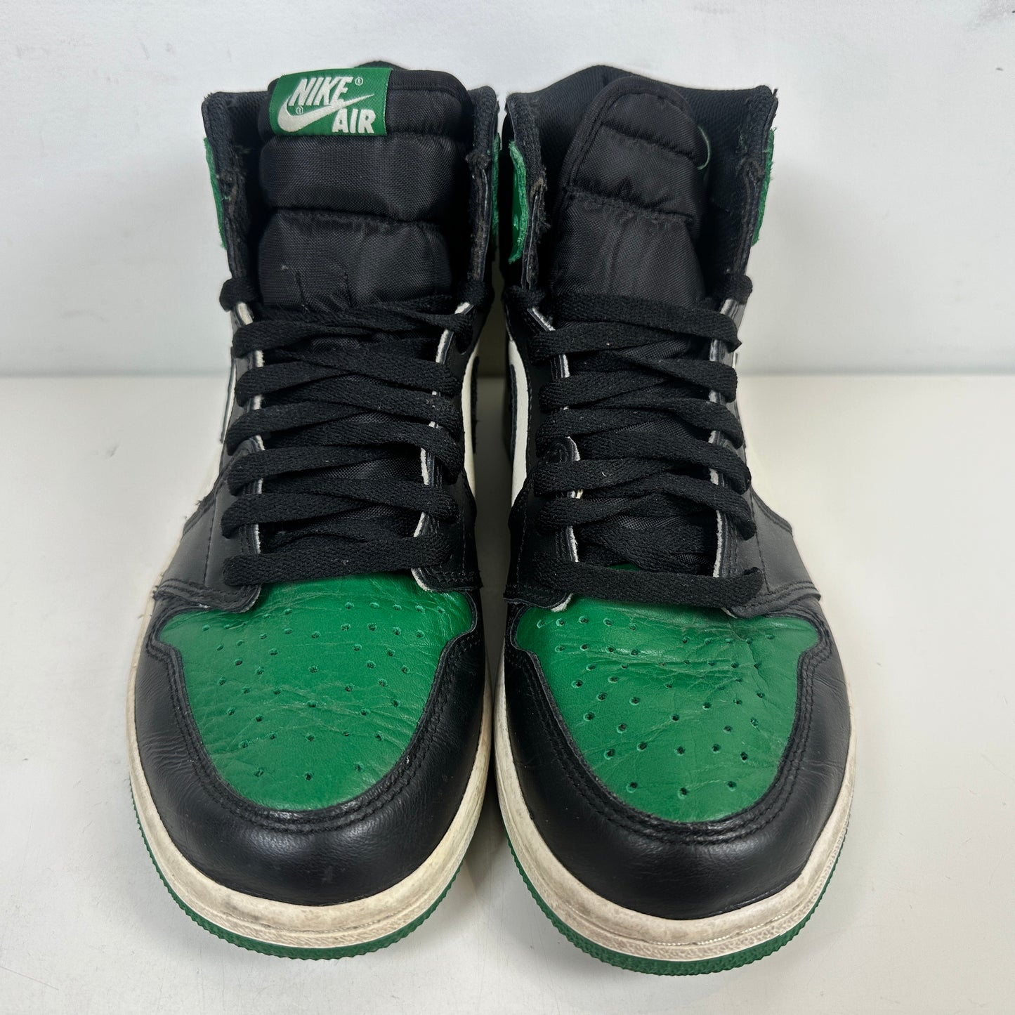 555088 302 Jordan 1 Retro High Pine Green [USED] - 8.5 M (Used) (No Box)