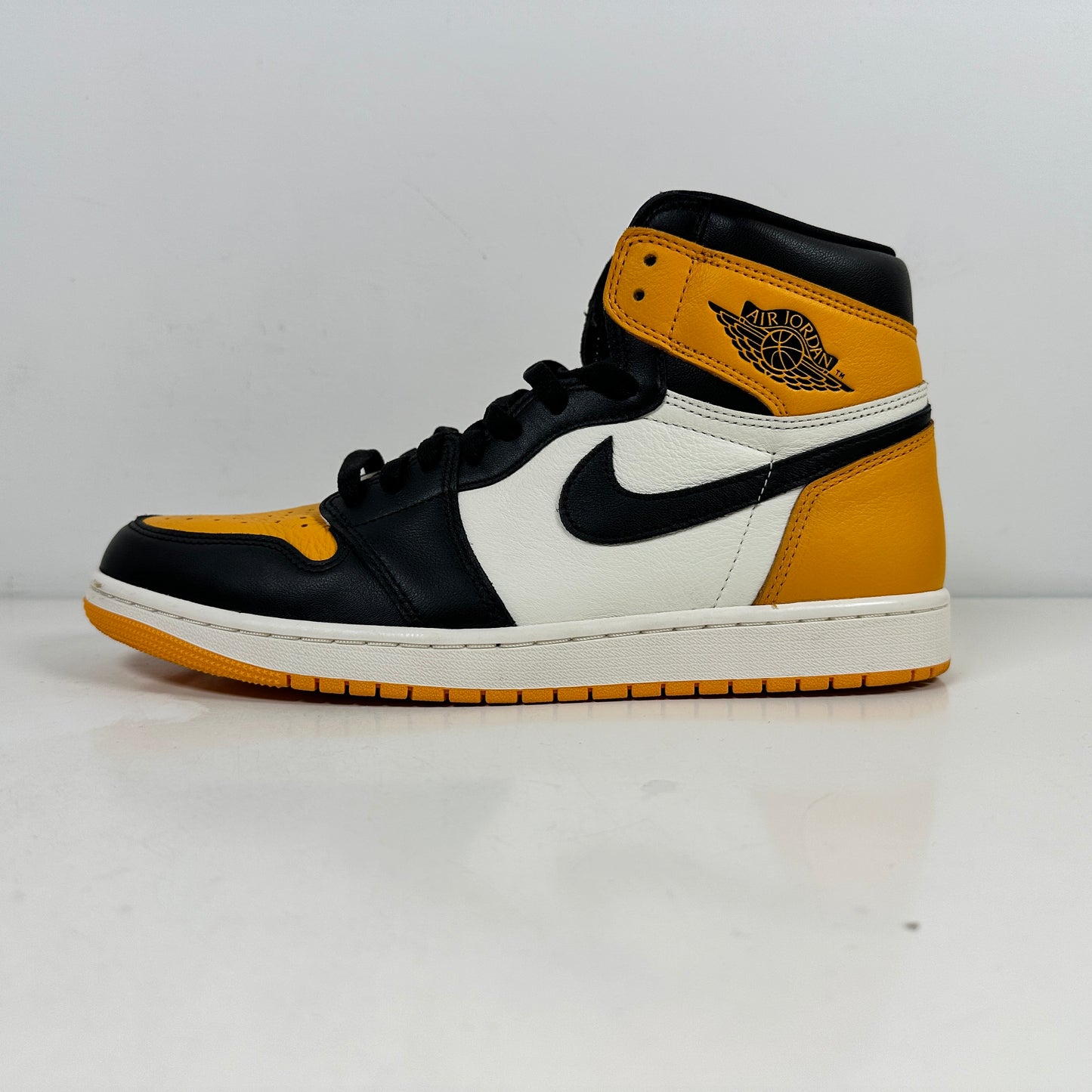 555088 711 Jordan 1 Retro High OG Yellow Toe [USED] - 11.5 (Used) (No Box)