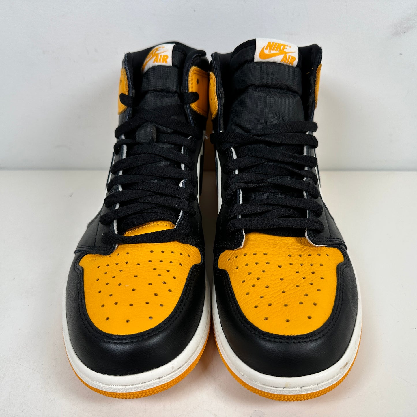 555088 711 Jordan 1 Retro High OG Yellow Toe [USED] - 11.5 (Used) (No Box)