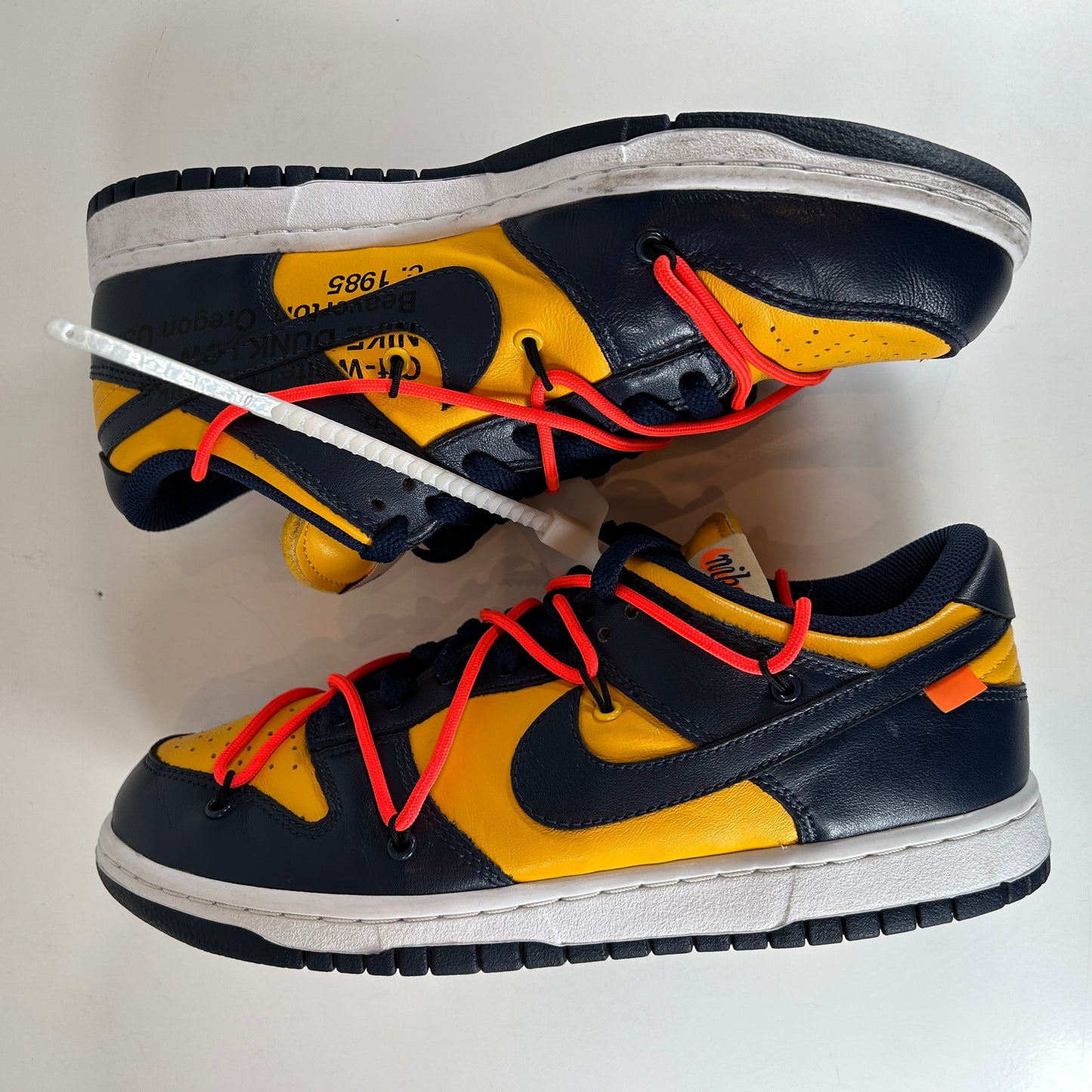 CT0856 700 Dunk Low Off-White University Gold [USED] - 8.5 M (Used) (No Box)