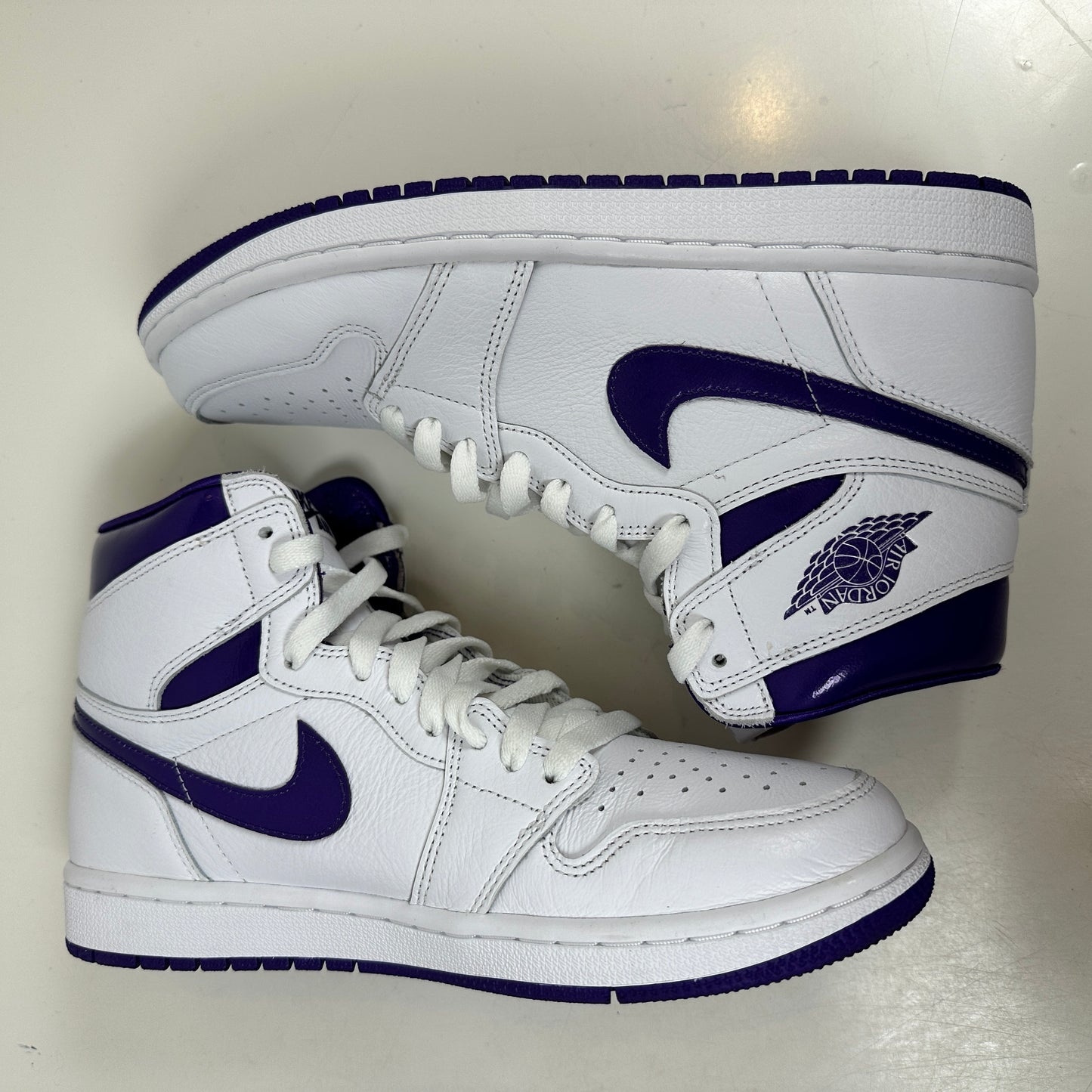 CD0461 151 Wmns Jordan 1 Retro High Court Púrpura