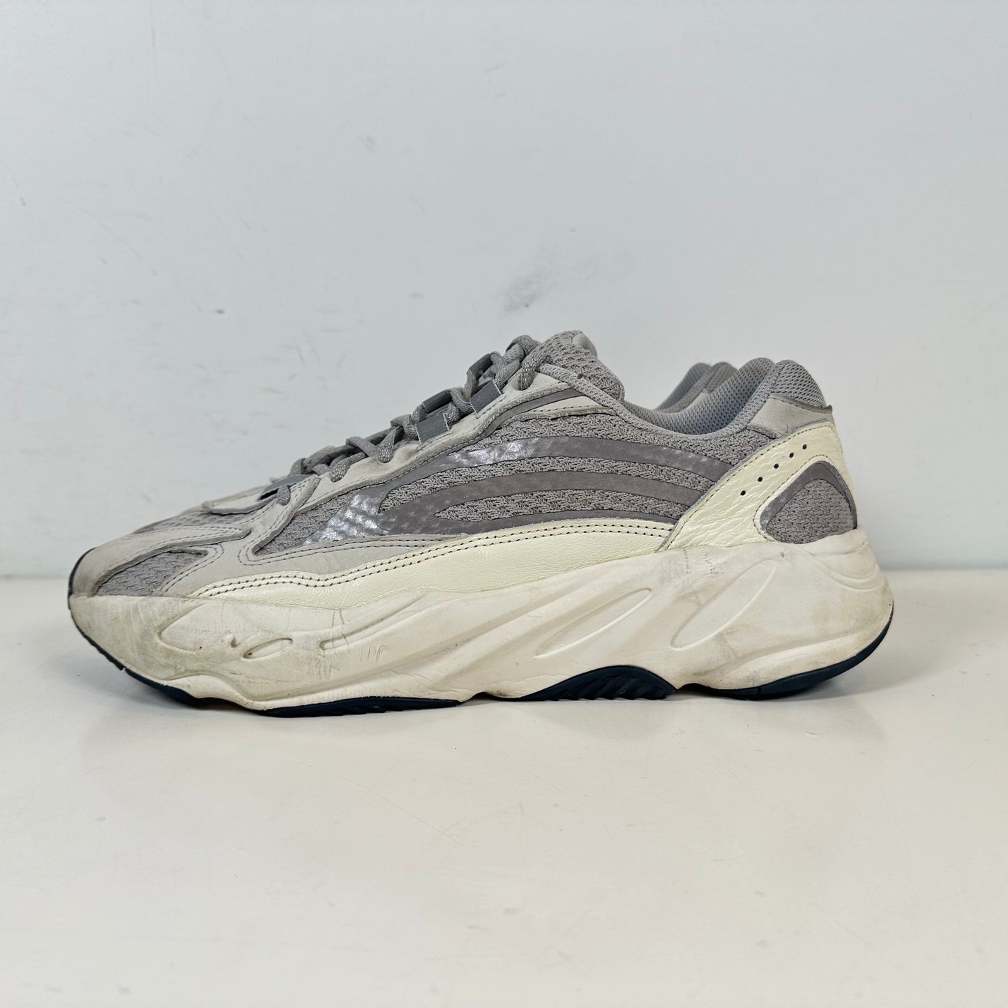 EF2829 Yeezy 700 Estático