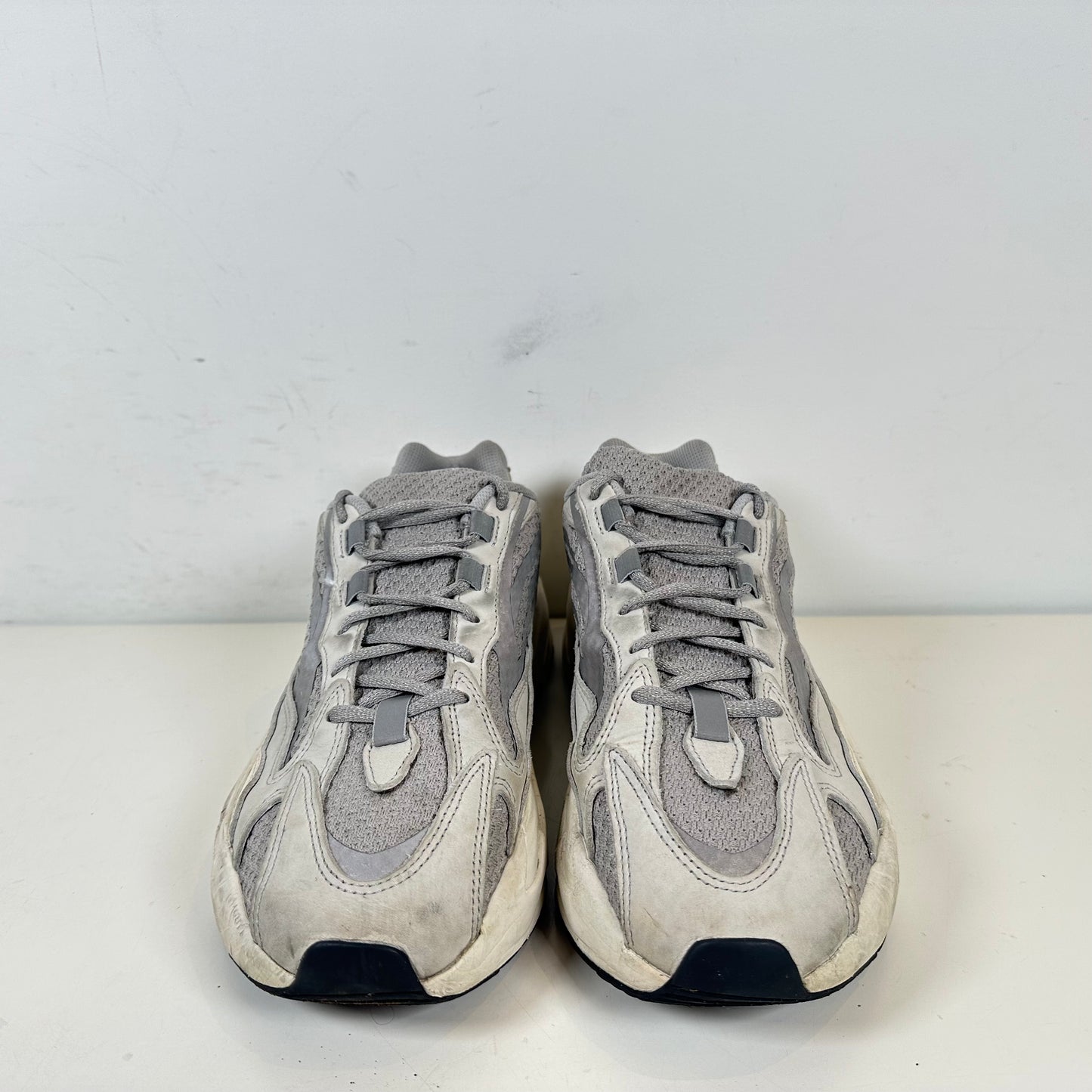 EF2829 Yeezy 700 Estático