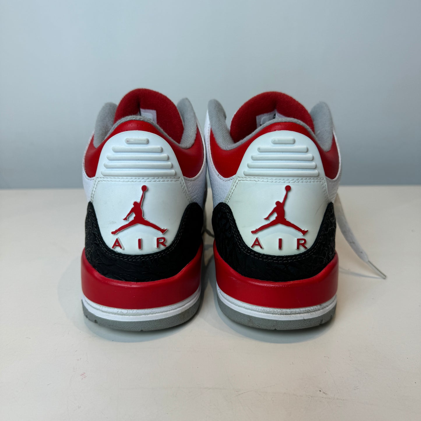 136064 120 Jordan 3 Retro Fire Red (2013) [USED] - 8 M (Used)