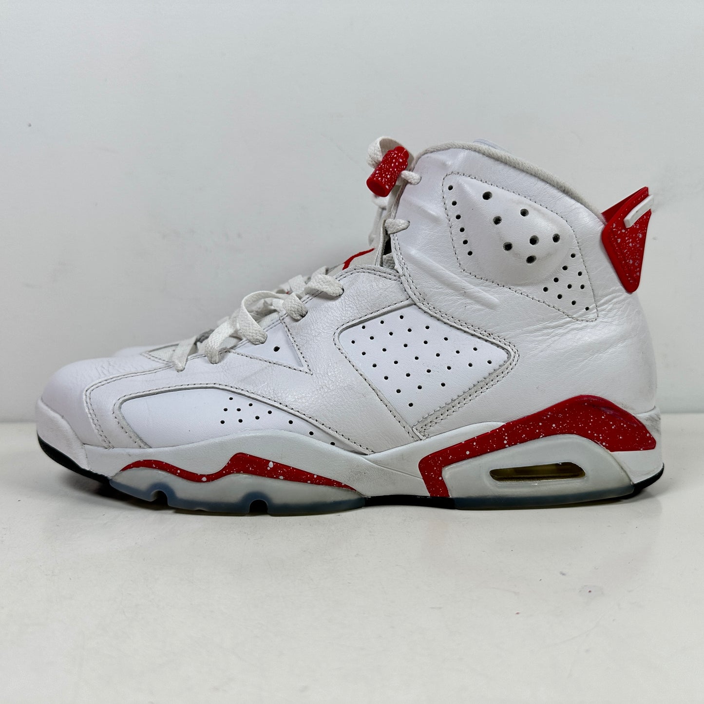 CT8529 162 Jordan 6 Retro Red Oreo [USED] - 12 M (Used)