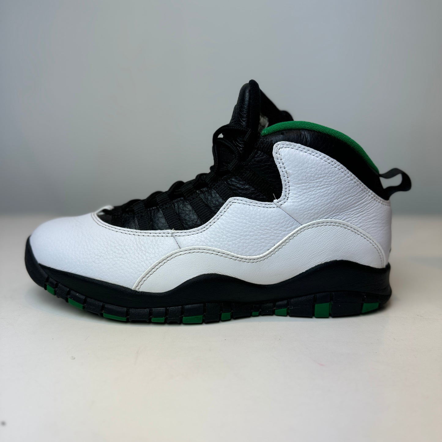 310805 137 Jordan 10 Retro Seattle [USED] - 10.5 M (Used)