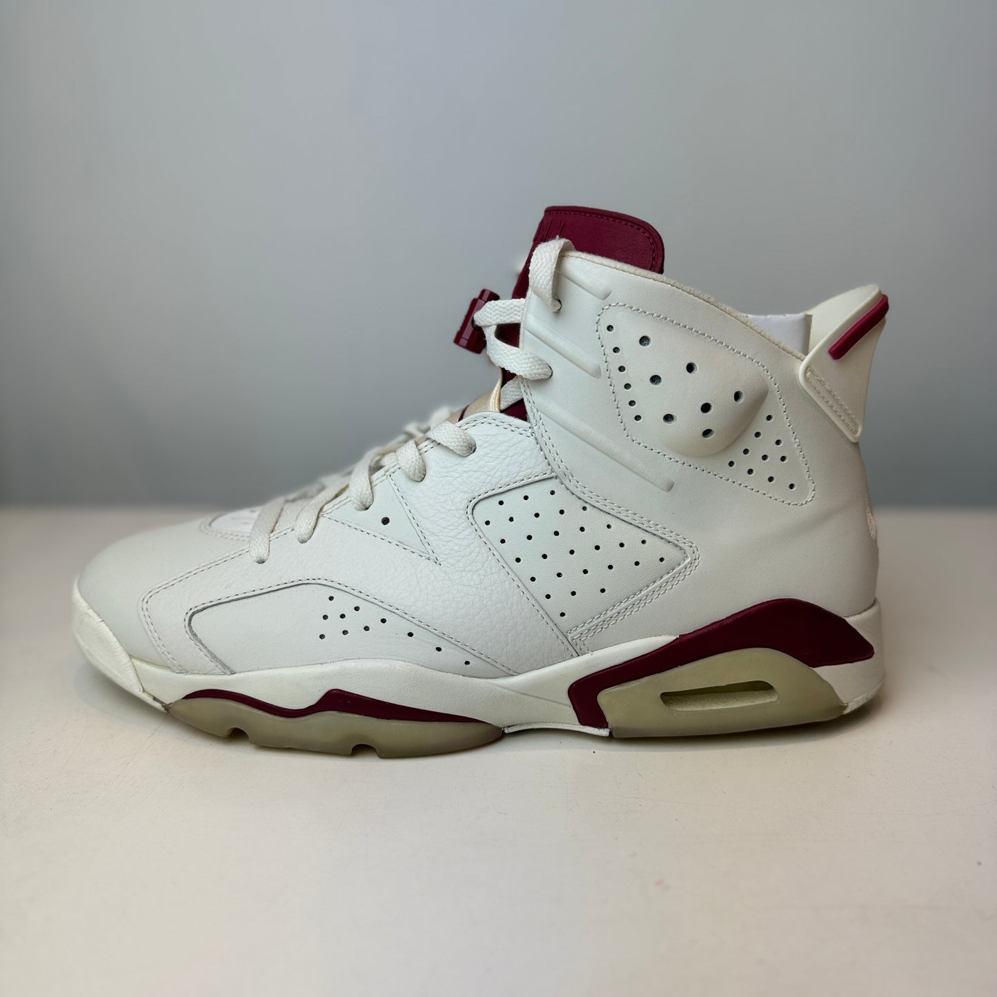 384664 116 Jordan 6 Maroon [USED] - 13 M (Used)