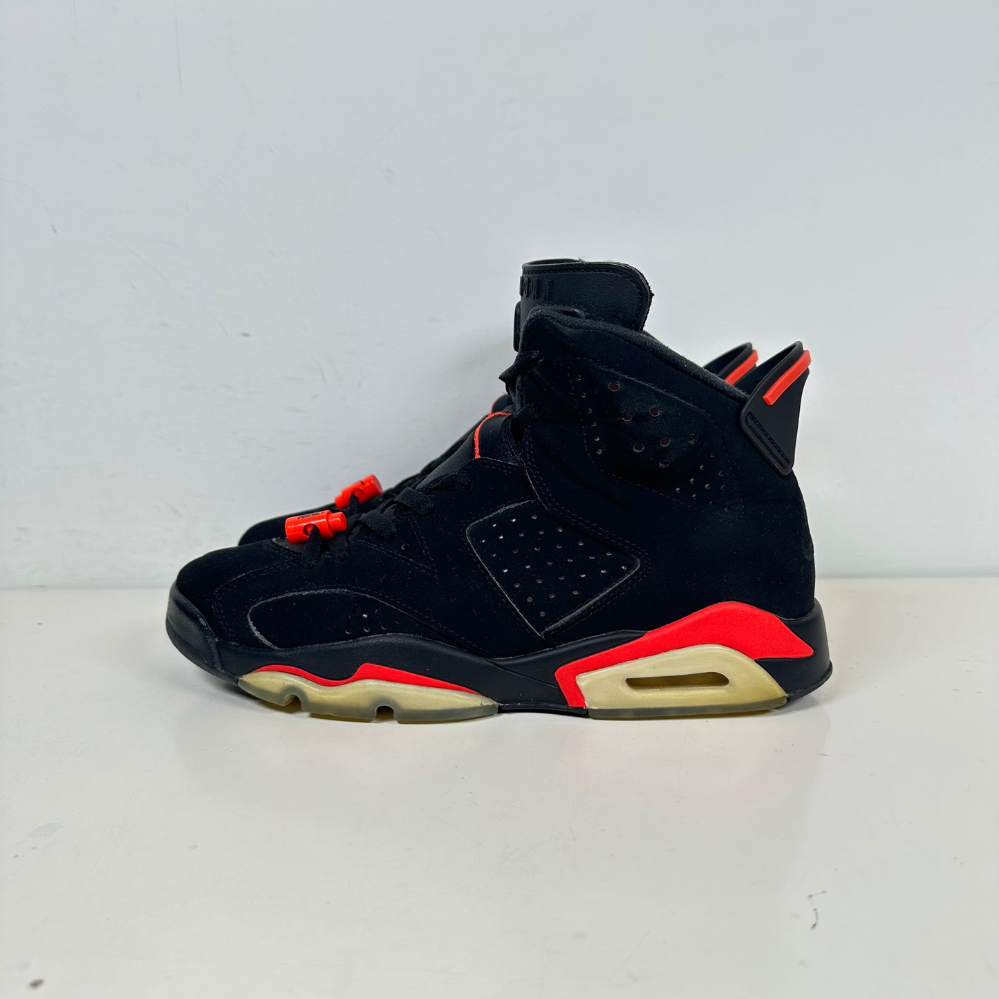 384664 060 Jordan 6 Infrared [USED] - 8.5 M (Used)
