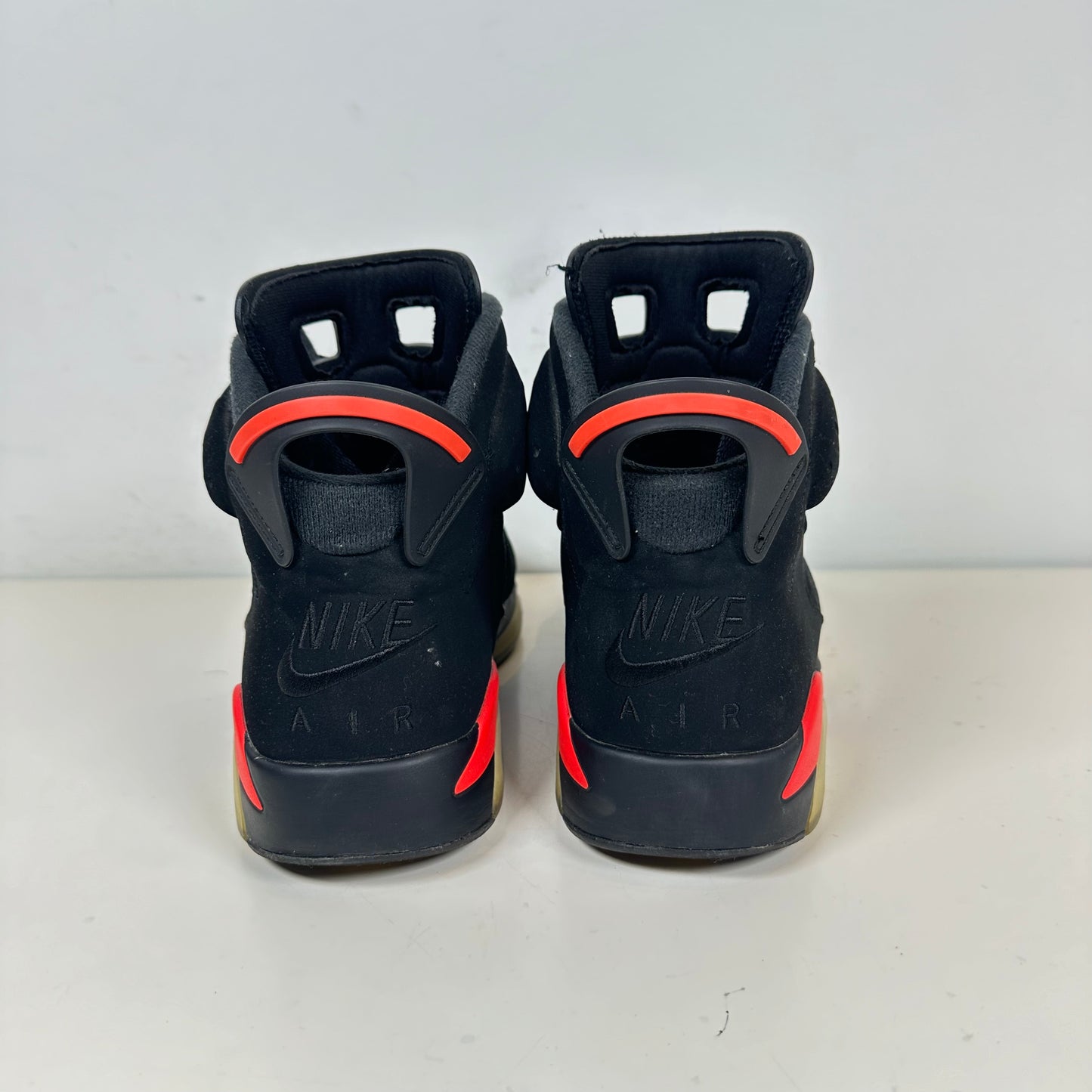 384664 060 Jordan 6 Infrared [USED] - 8.5 M (Used)