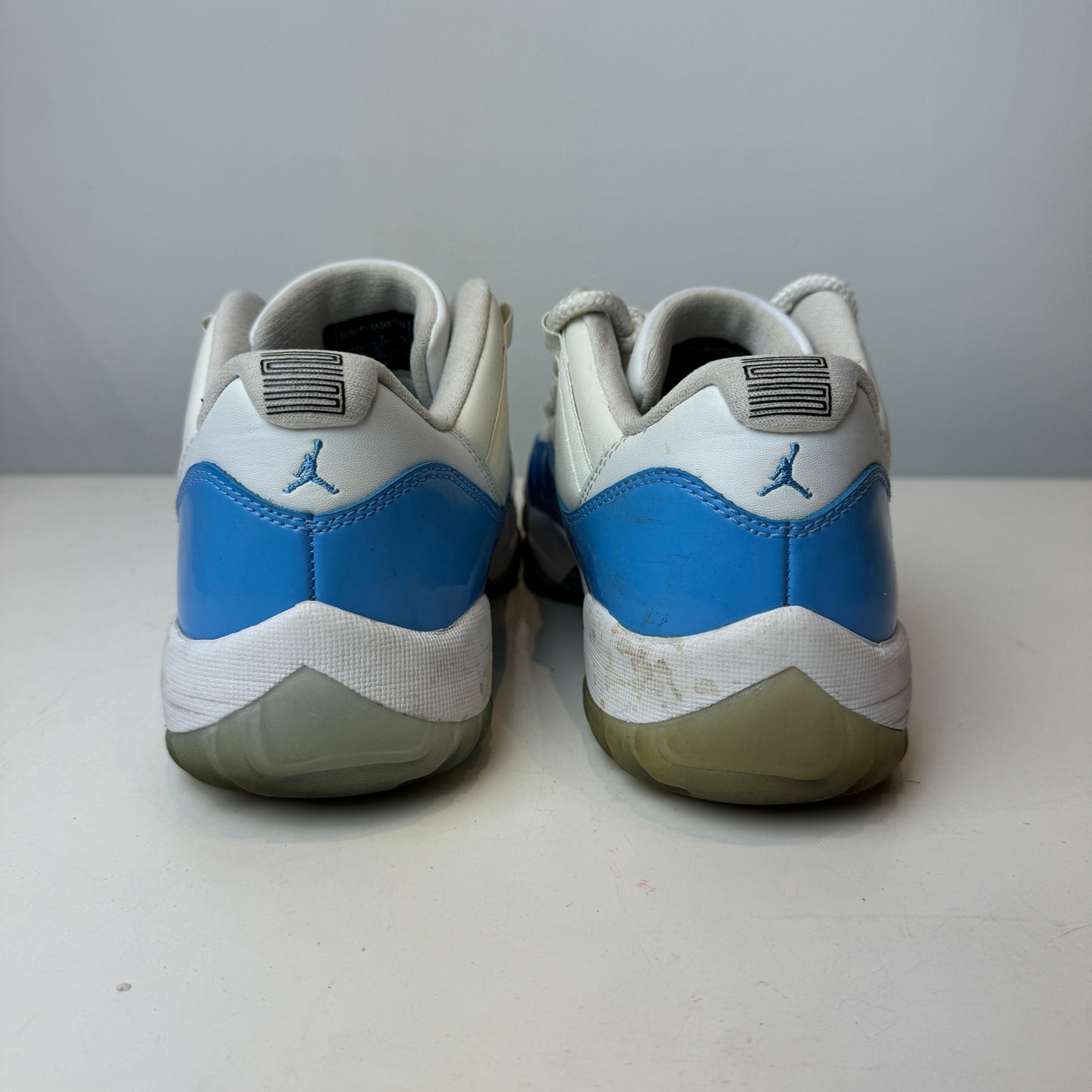 528895 106 Jordan 11 Retro Low University Blue (2017) [USED] - 8.5 M (Used)