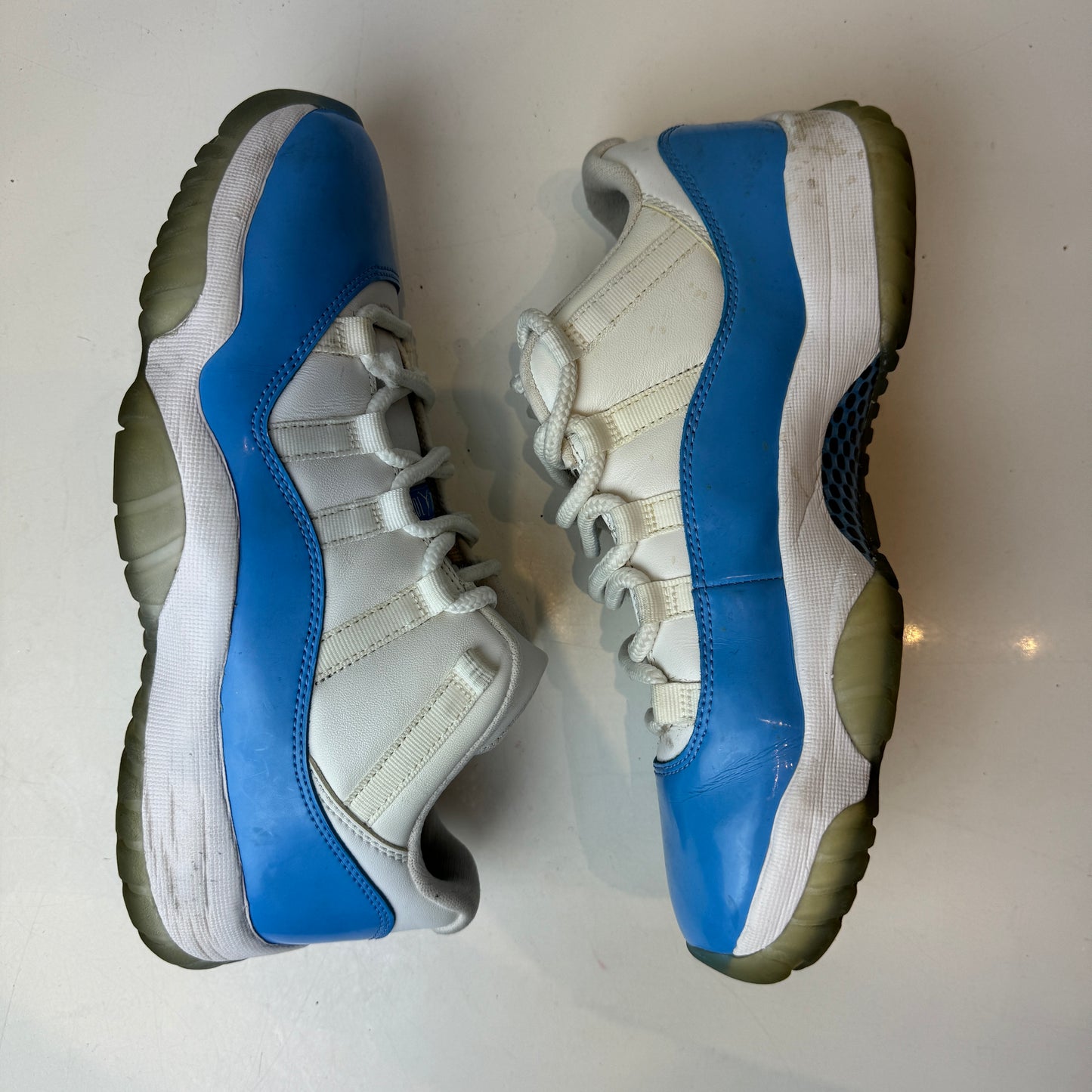 528895 106 Jordan 11 Retro Low University Blue (2017) [USED] - 8.5 M (Used)