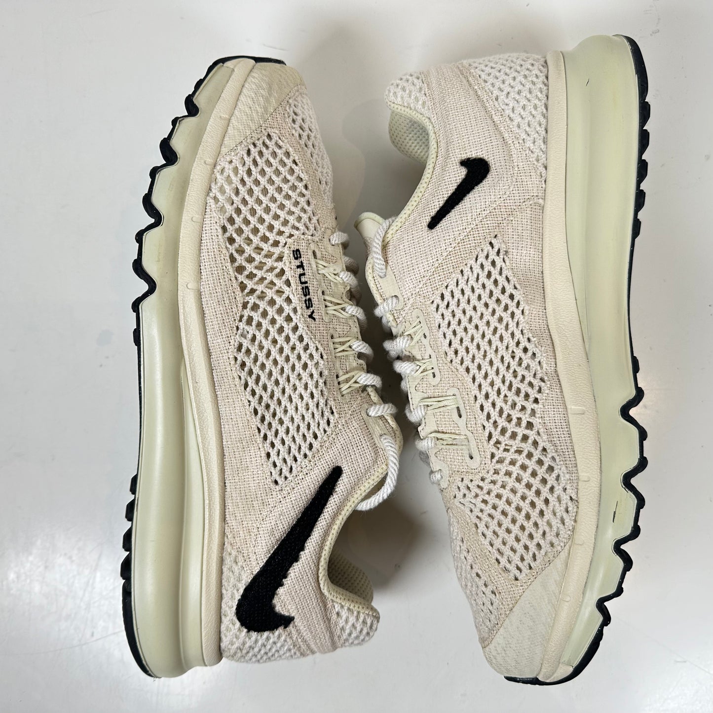 DM6447 200 Nike Air Max 2013 Stussy Fossil [USED] - 9.5 M (Used)