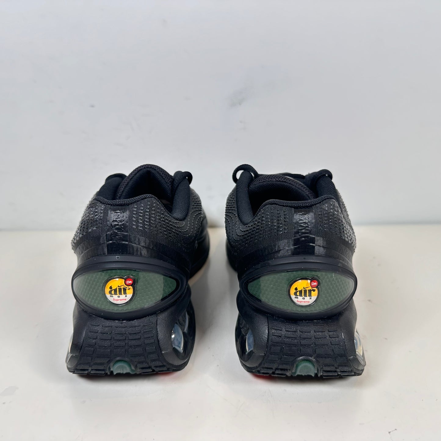 FZ4044 001 Nike Air Max DN Supreme Black [USED] - 9.5 M (Used)