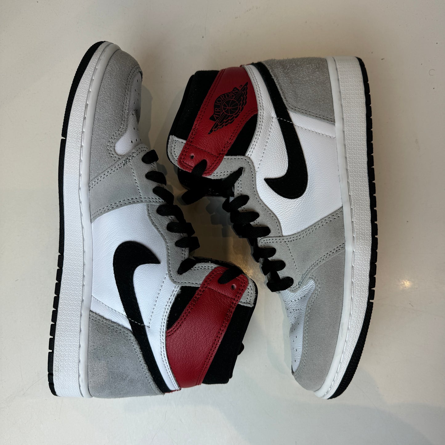 555088 126 Jordan 1 Retro Alto Gris Humo