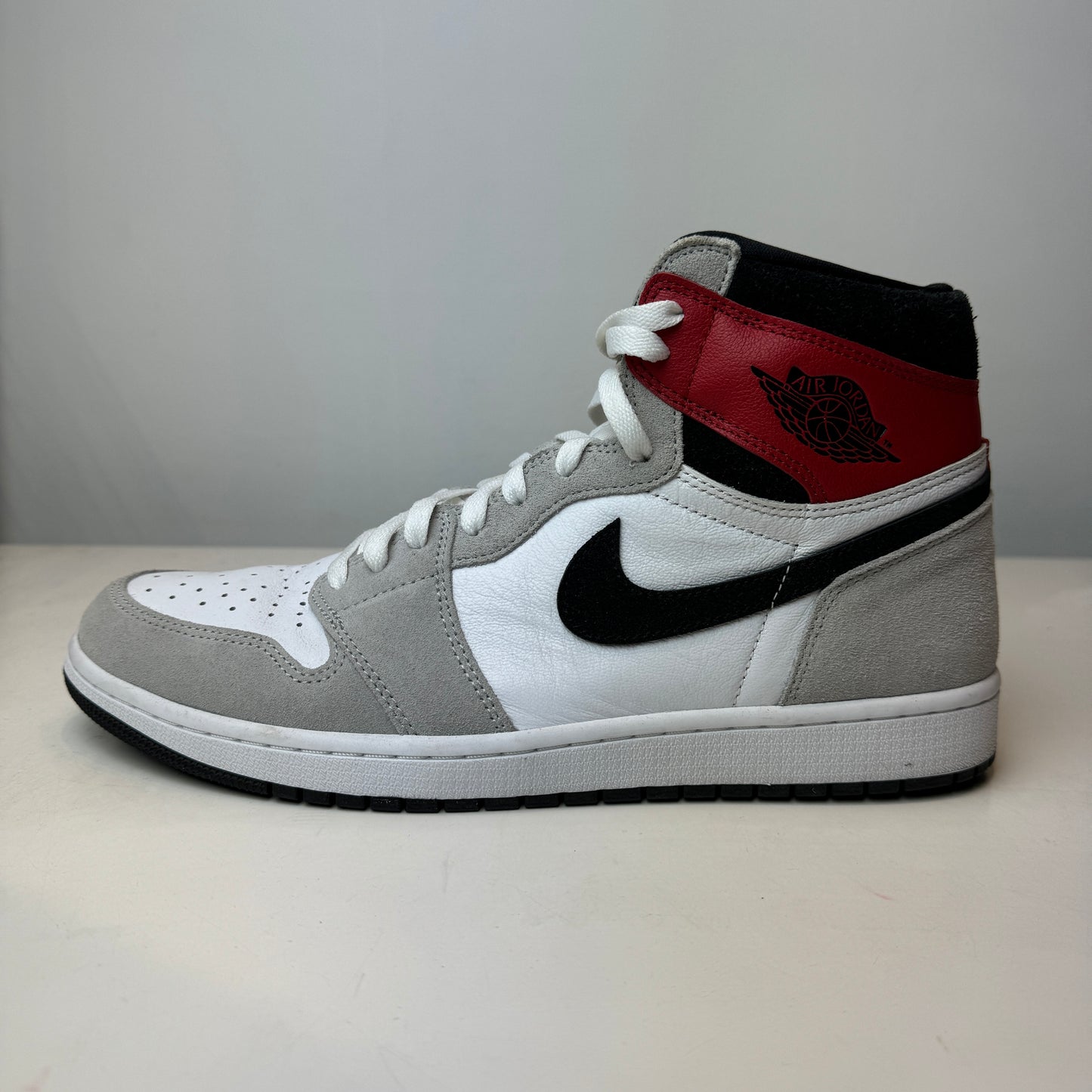 555088 126 Jordan 1 Retro Alto Gris Humo