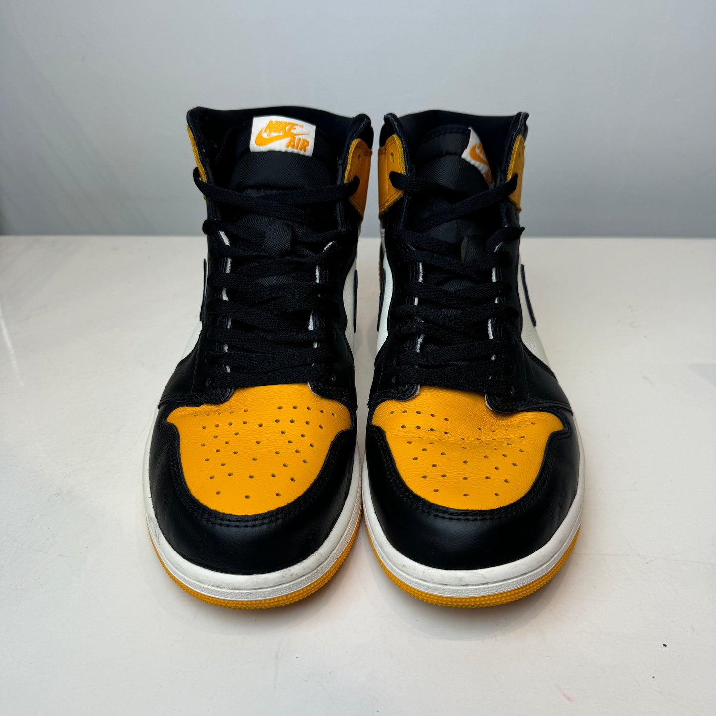 555088 711 Jordan 1 Retro High OG Yellow Toe [USED] - 12 M (Used)