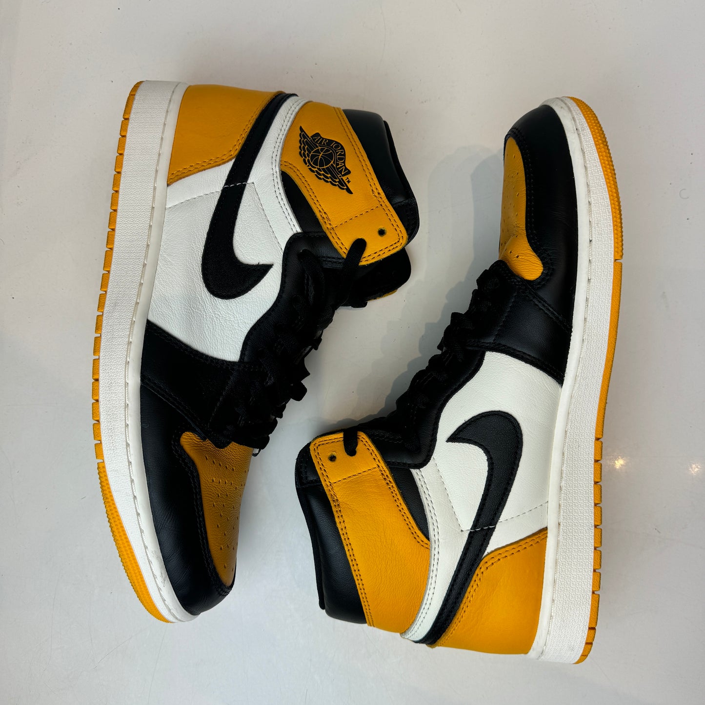 555088 711 Jordan 1 Retro High OG Punta amarilla