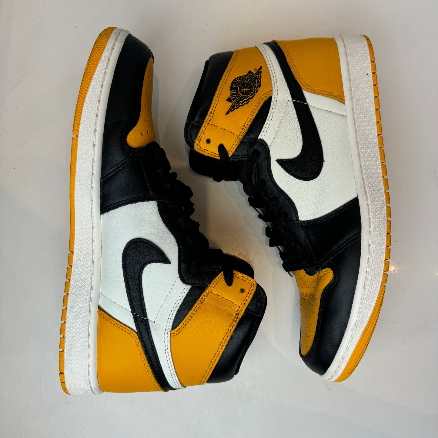 555088 711 Jordan 1 Retro High OG Yellow Toe [USED] - 12 M (Used)