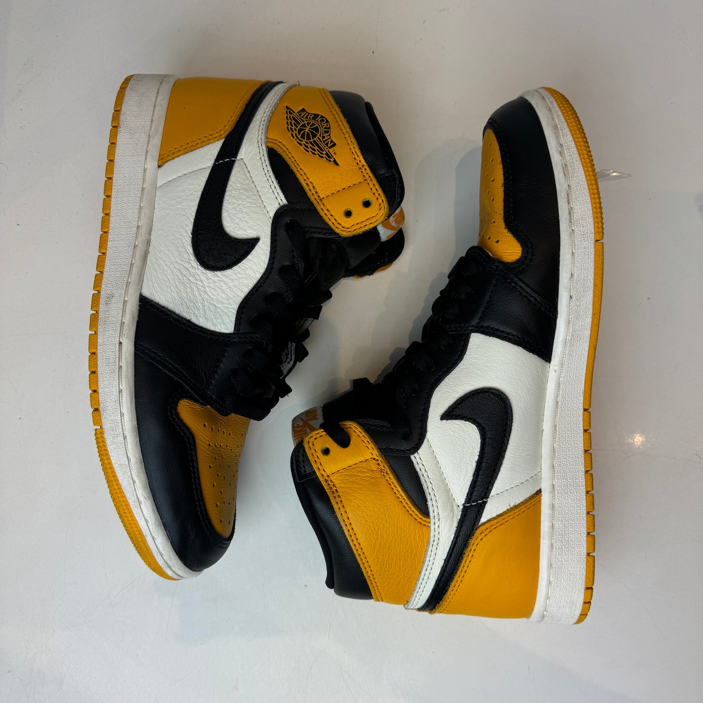 555088 711 Jordan 1 Retro High OG Punta amarilla