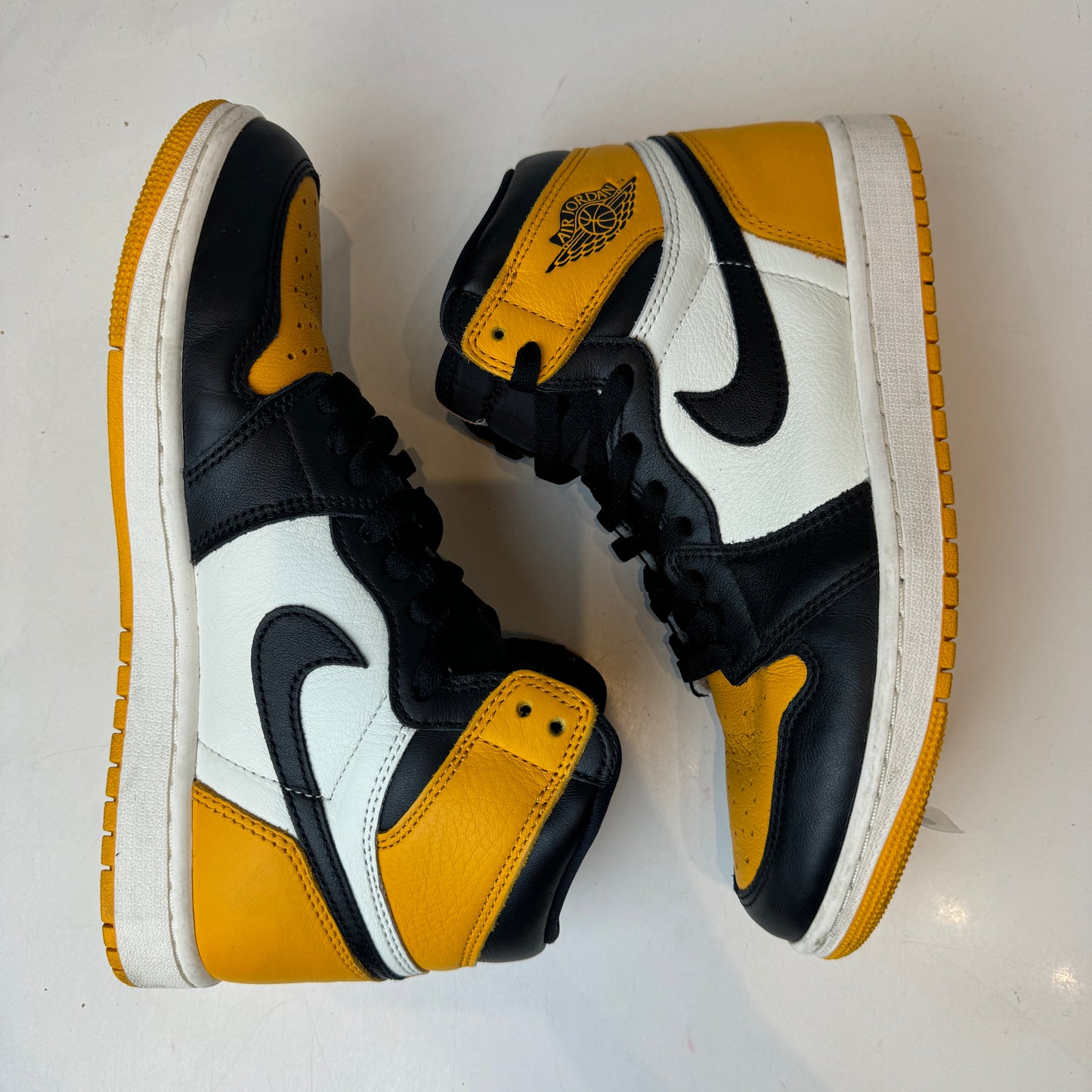 555088 711 Jordan 1 Retro High OG Punta amarilla