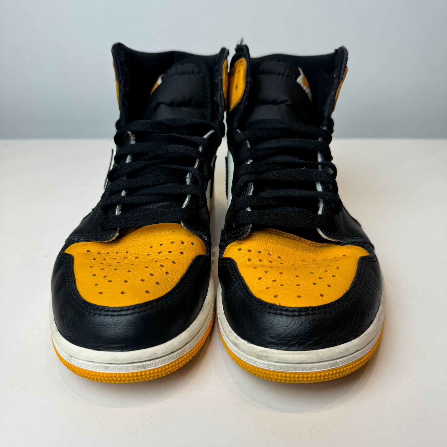 555088 711 Jordan 1 Retro High OG Yellow Toe [USED] - 9.5 M (Used)