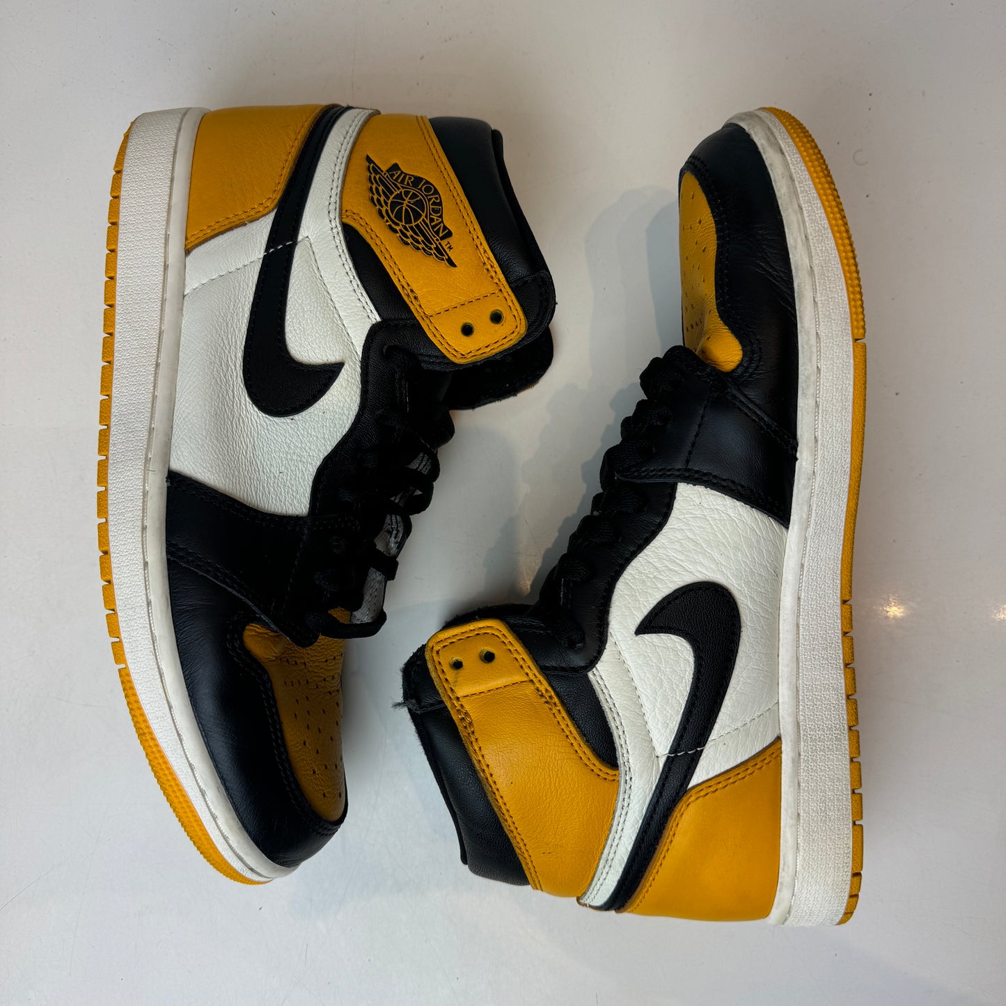 555088 711 Jordan 1 Retro High OG Yellow Toe [USED] - 9.5 M (Used)